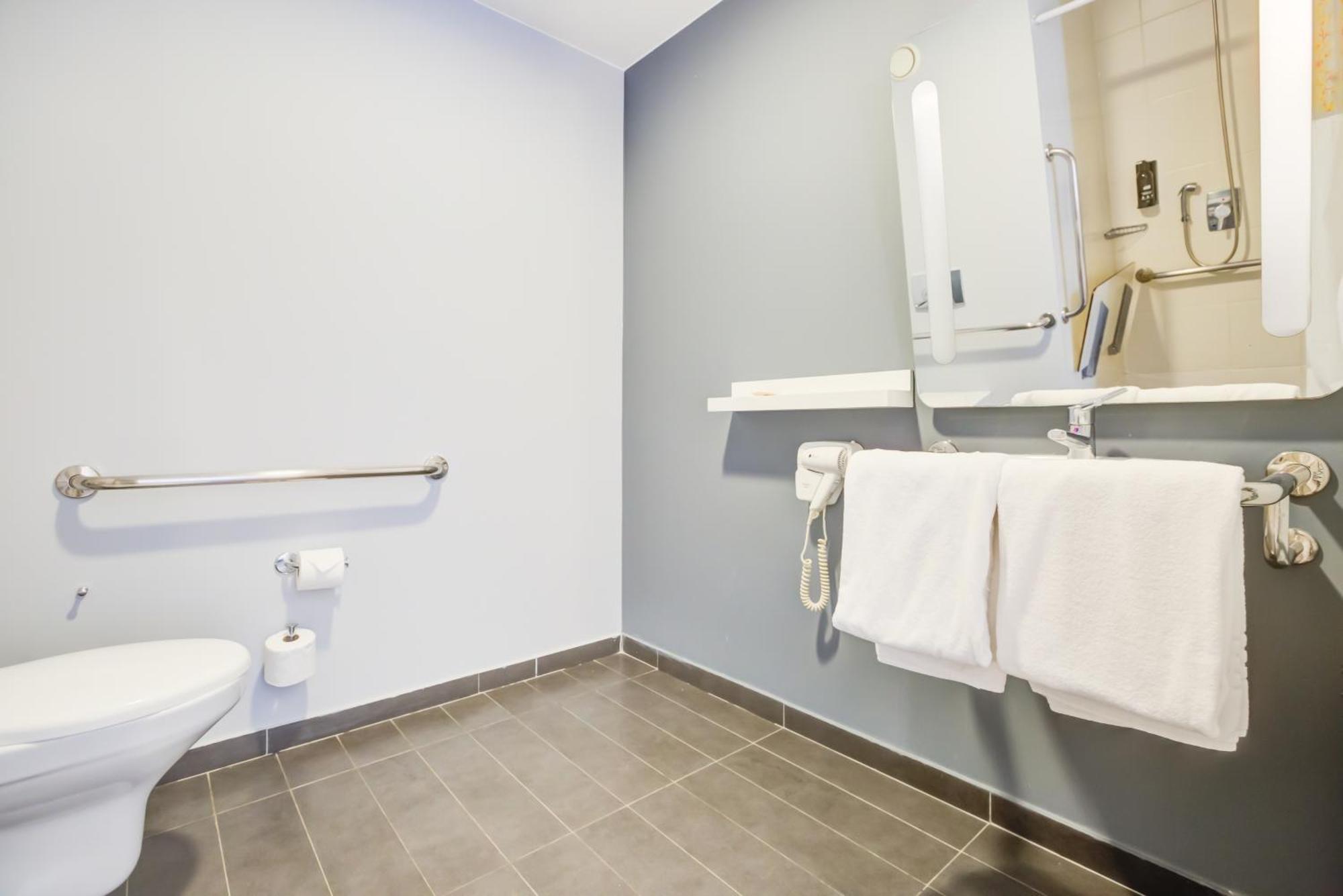 Standard Room Mobility Accessible,1669854622:JPEG