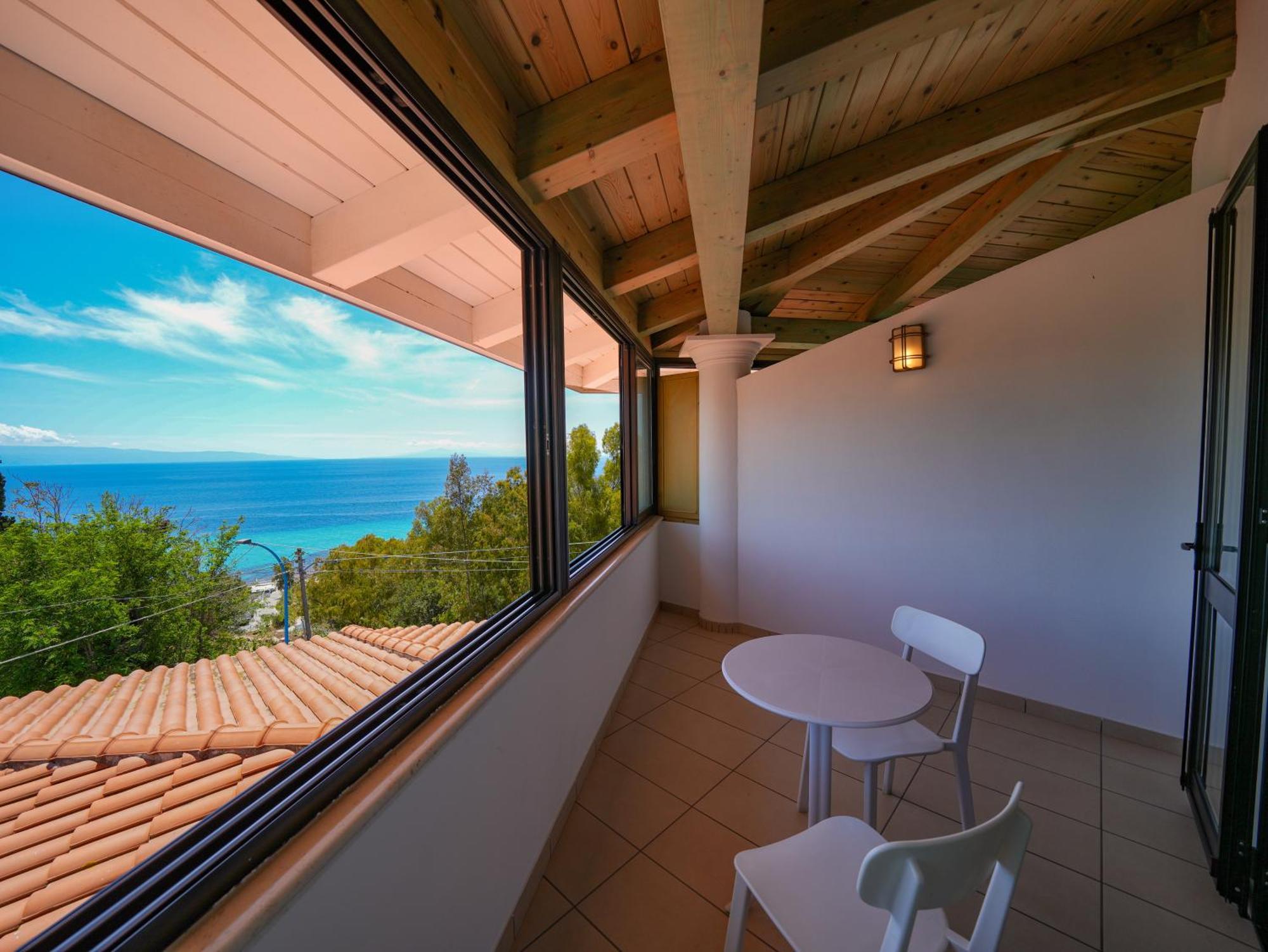Standard Triple Room with Sea View
