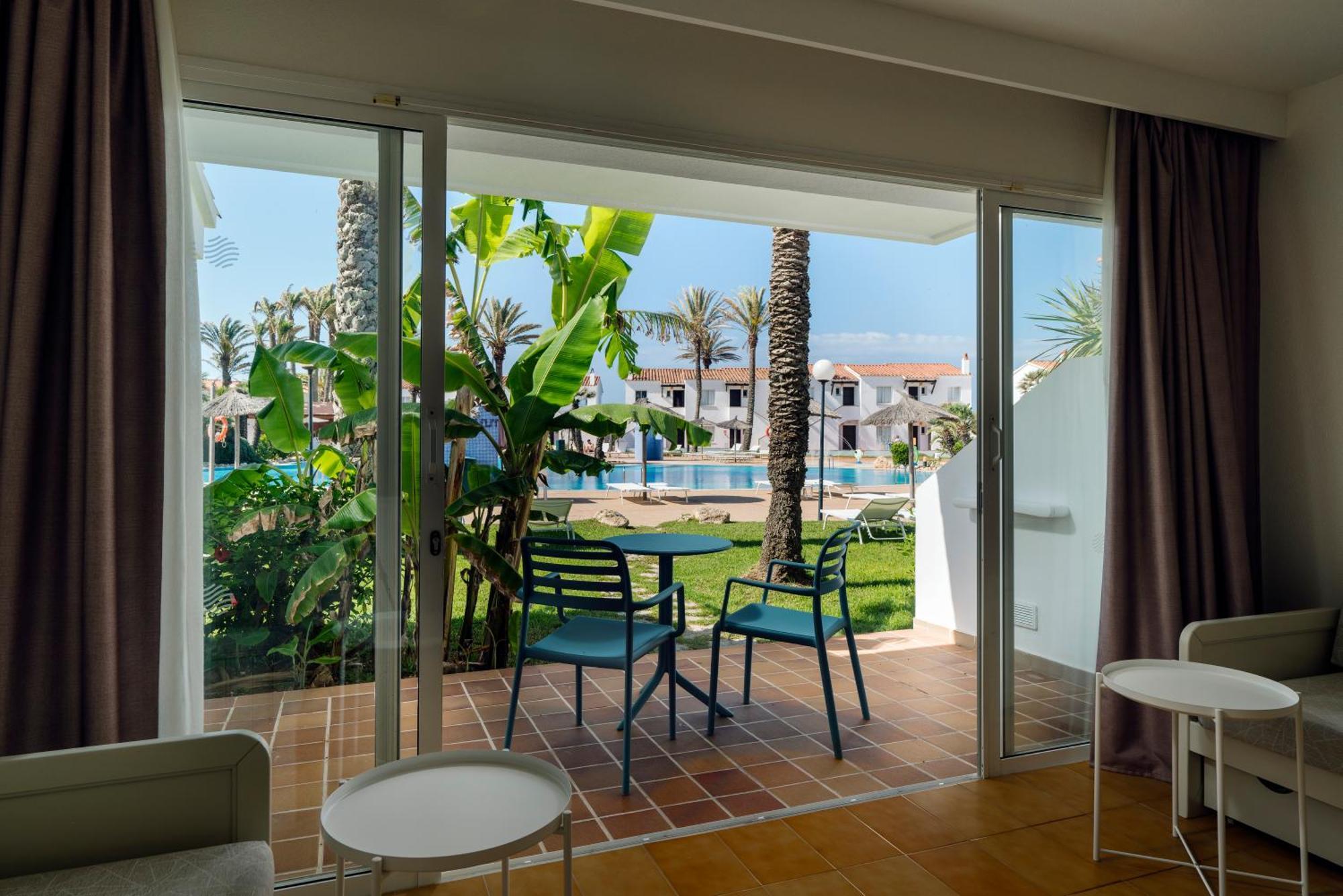 Bungalow direct pool access