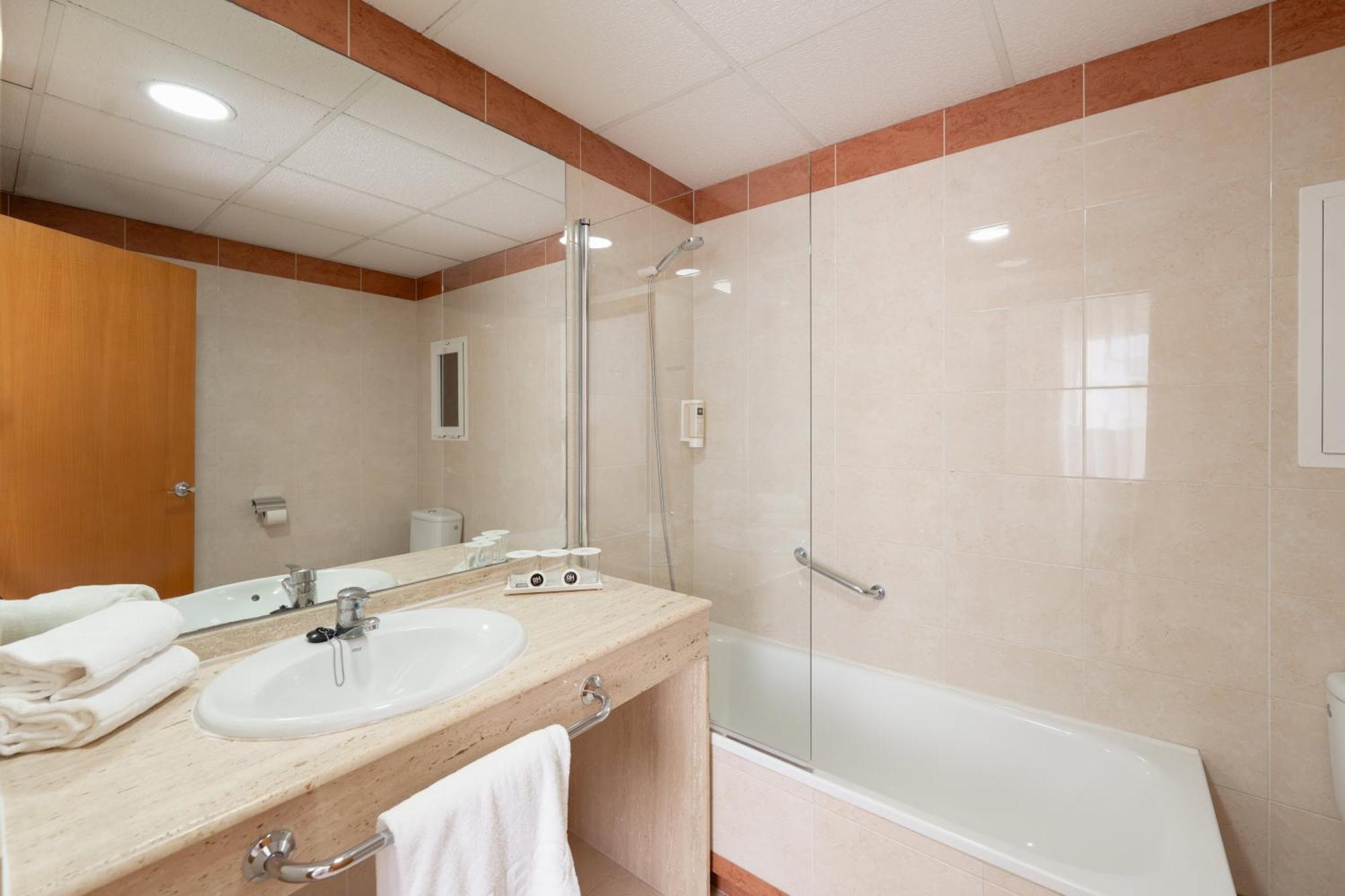 Twin Room with Terrace (2 Adults)