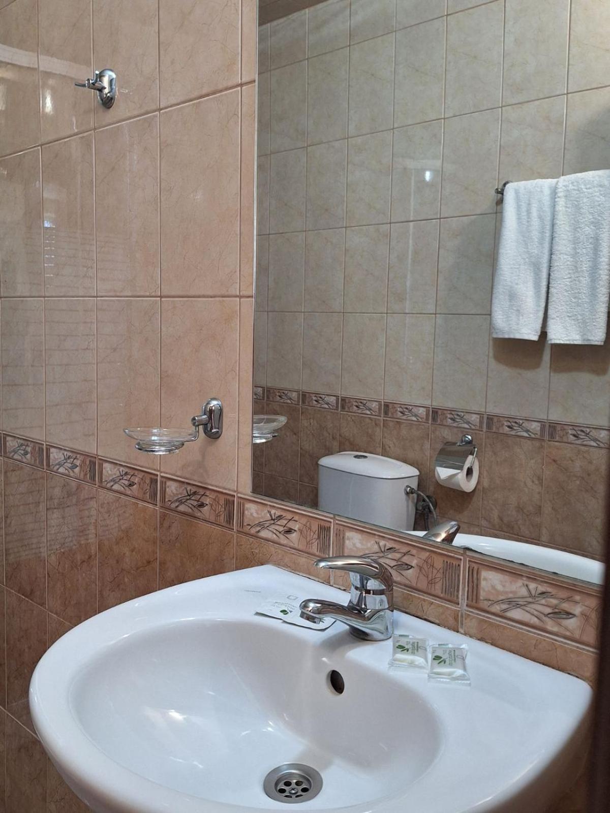 Chambre Double (2 Adultes + 1 Enfant)