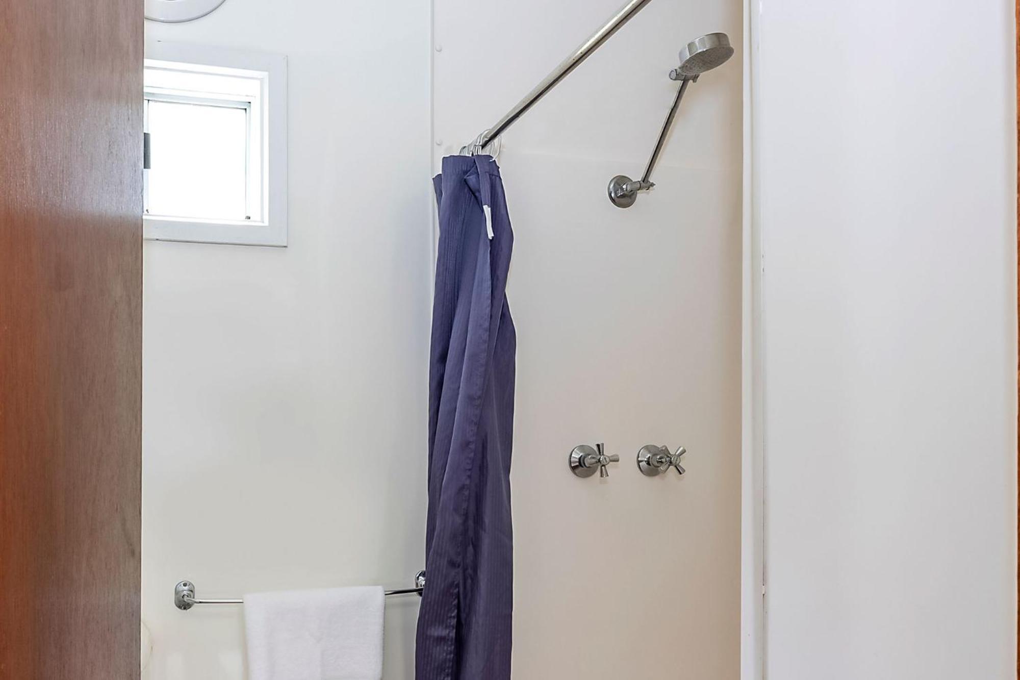 Economy Cabin - Sleeps 4