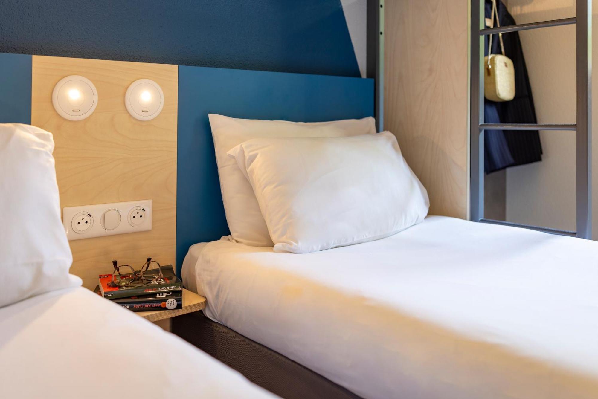 Standard Room with Two twin beds and One bunk bed,1691993253:JPEG