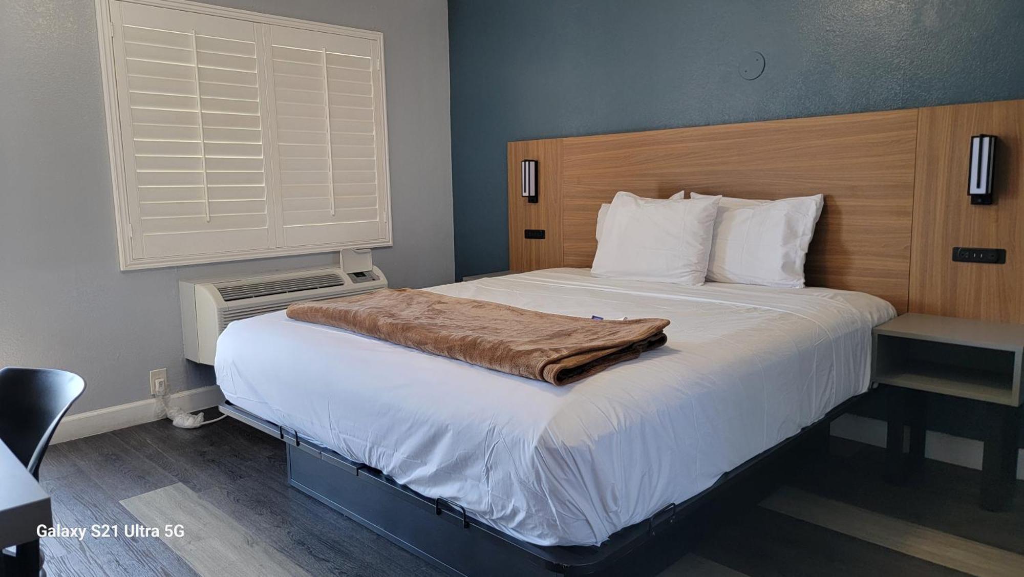 King Room,1687476194:JPEG