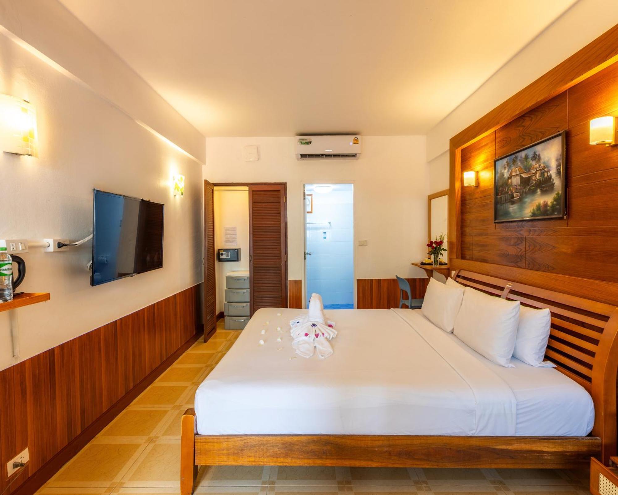 Grand Deluxe Double Room with Pool Access,1687479991:JPEG