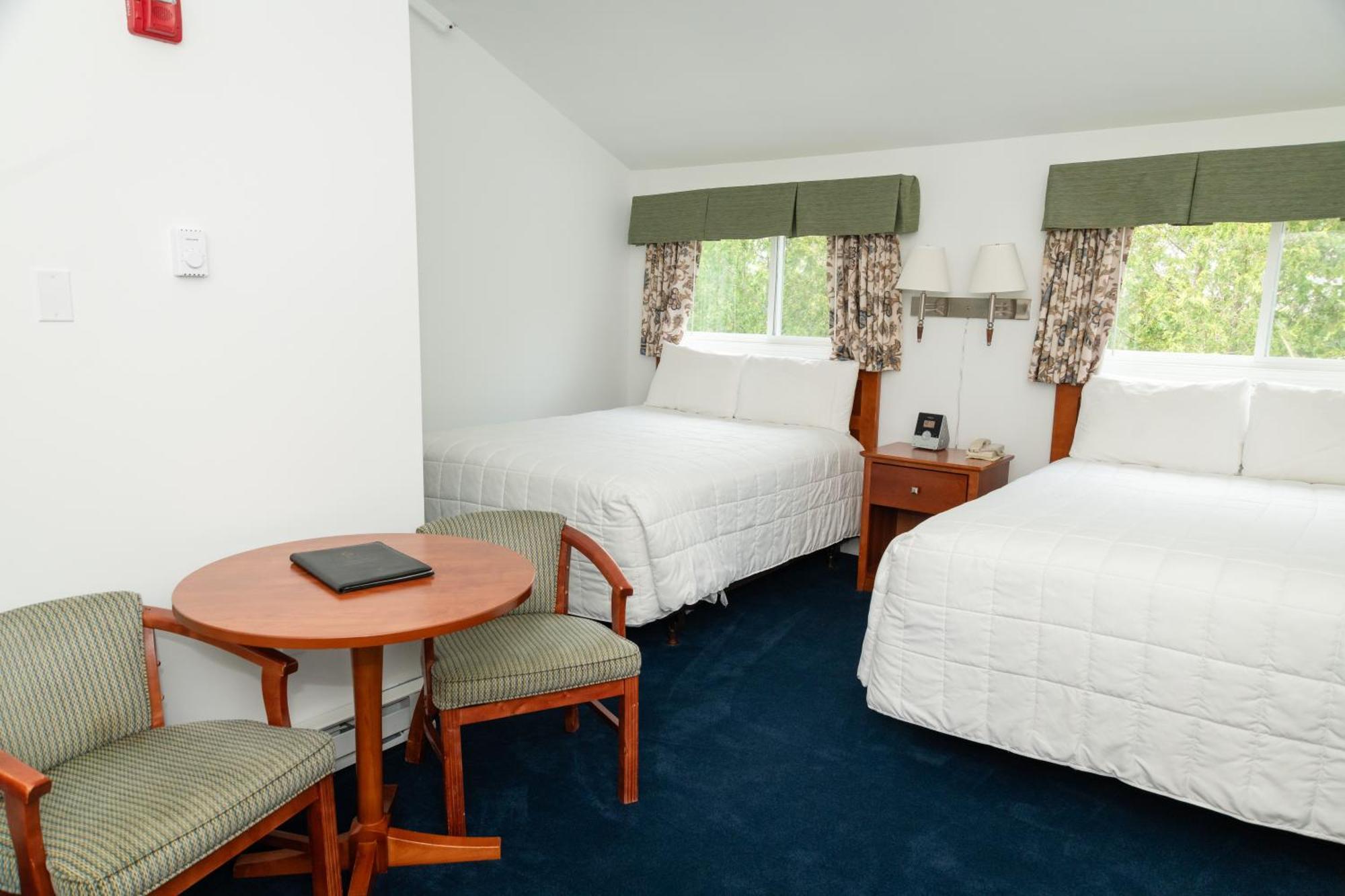 Standard Double Room Court Motel Bulding