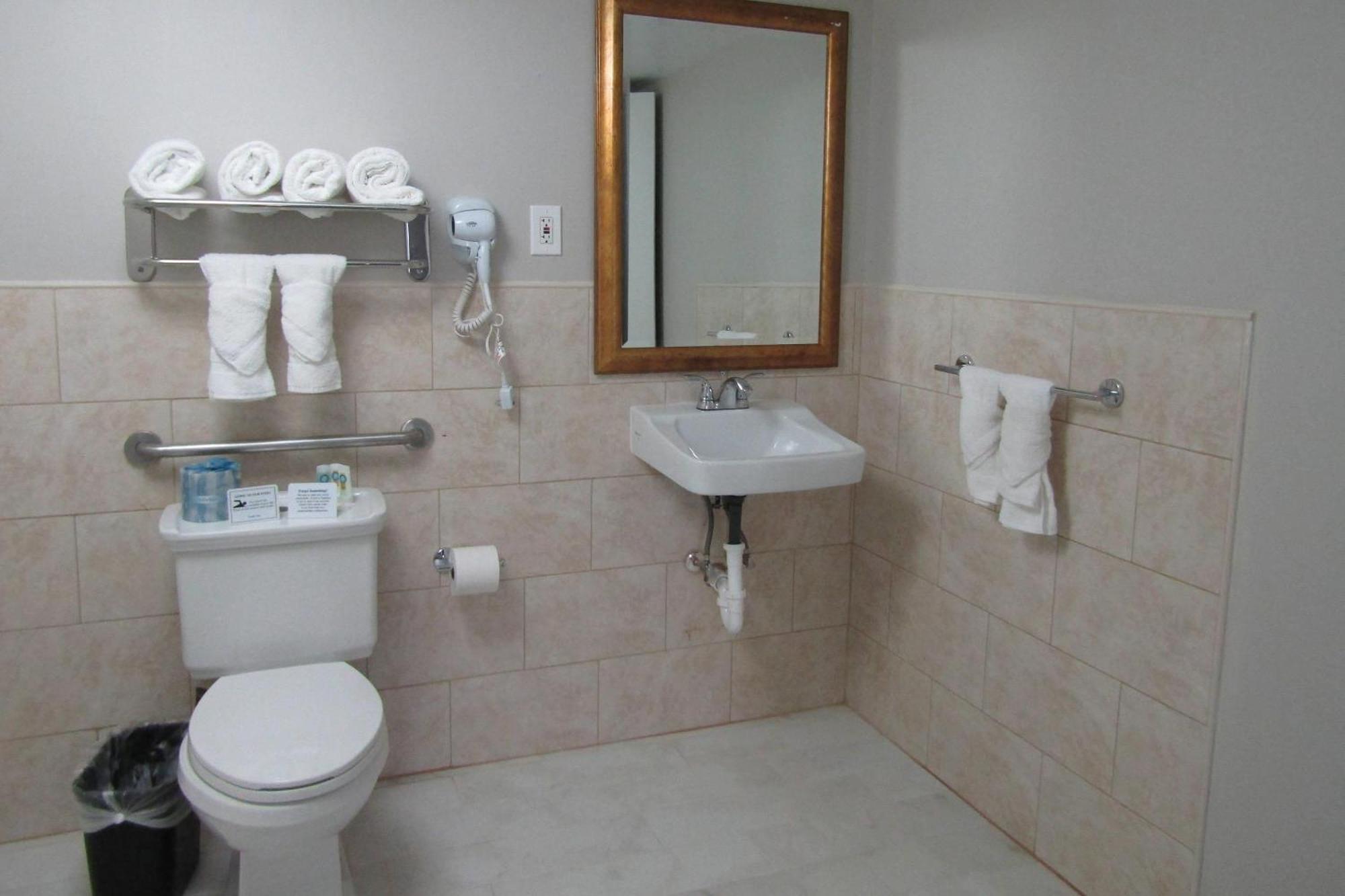 Handicapped Double Bed Room - Non-Smoking,1688838414:JPEG