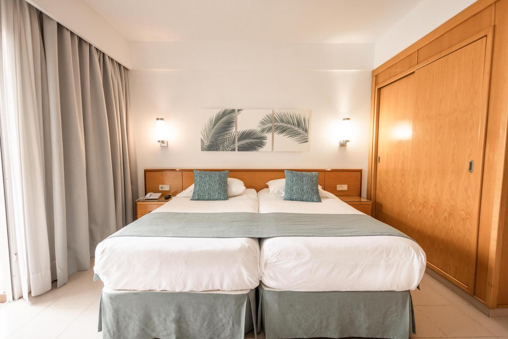 Superior Double Room with Pool View