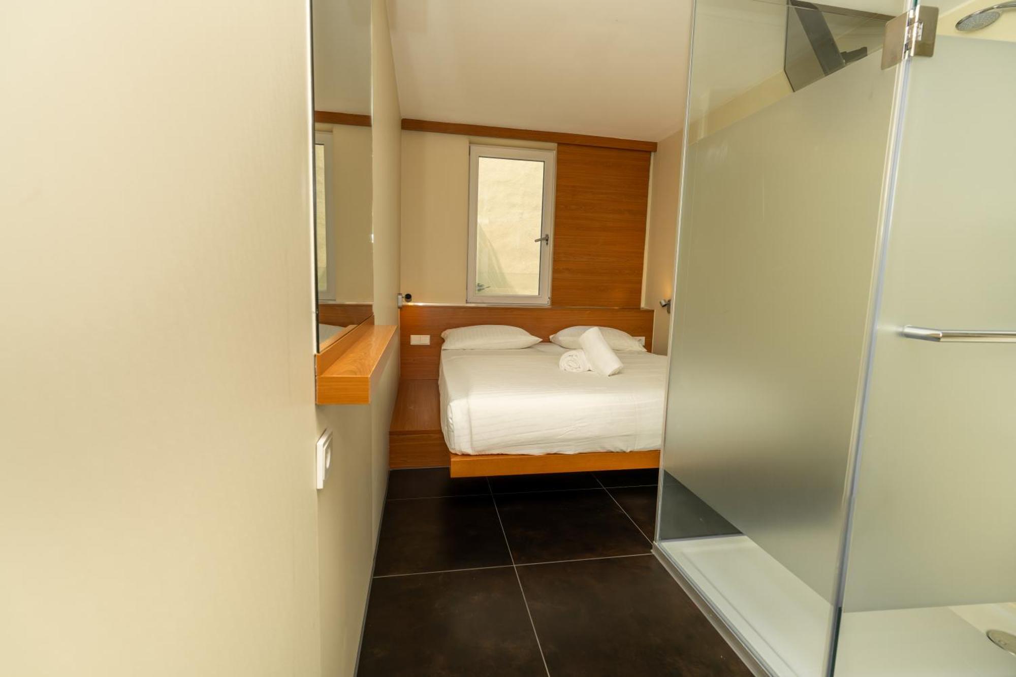 Double Room,1470174800:JPEG