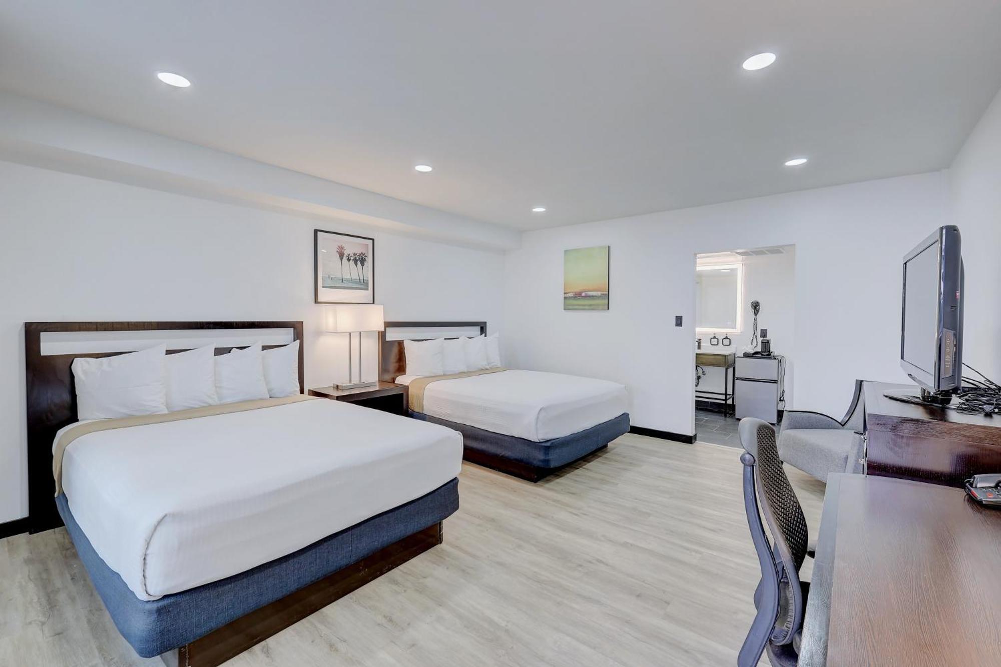Queen Room Two Queen Beds Non-Smoking