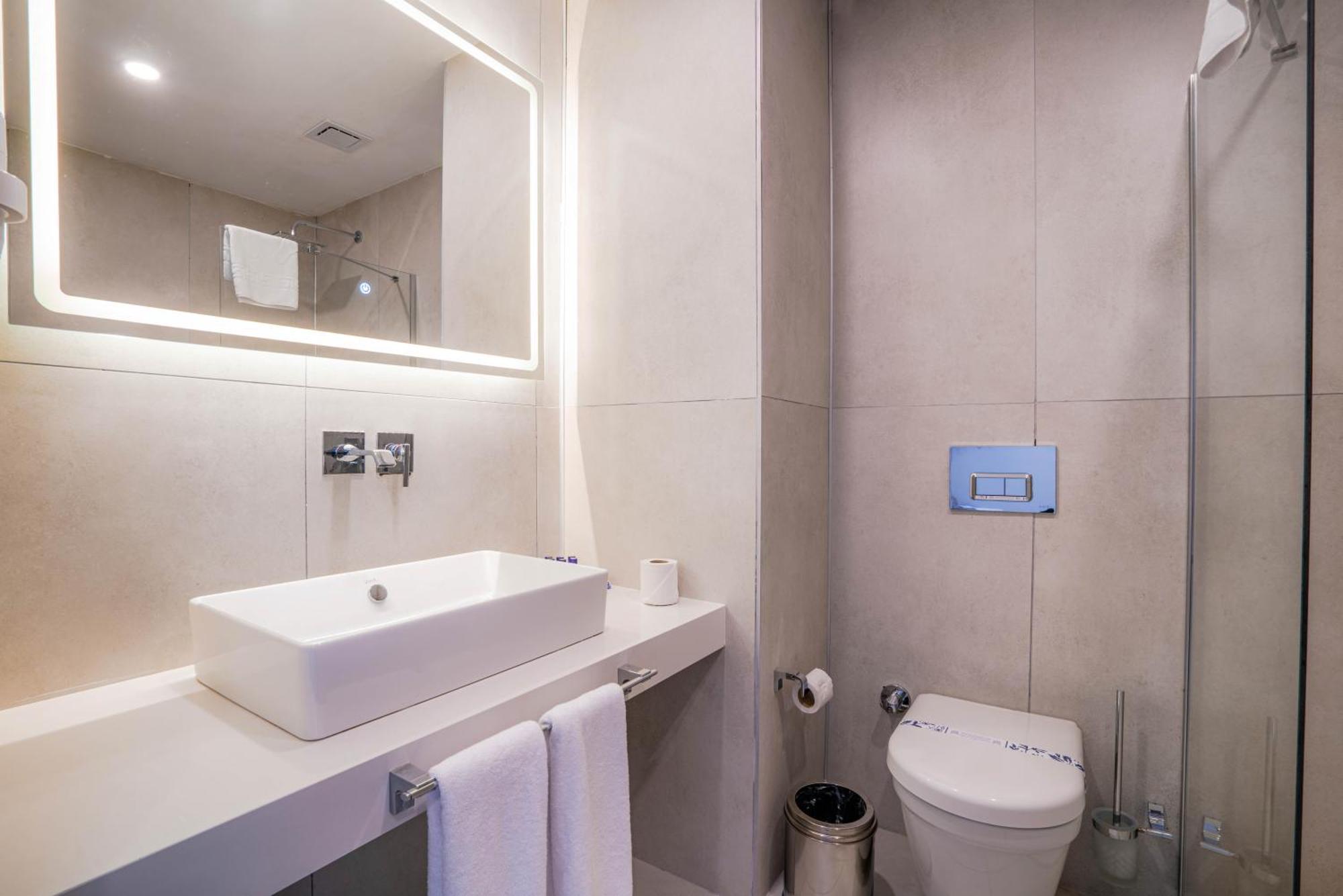 Deluxe Double or Twin Room Pool Access