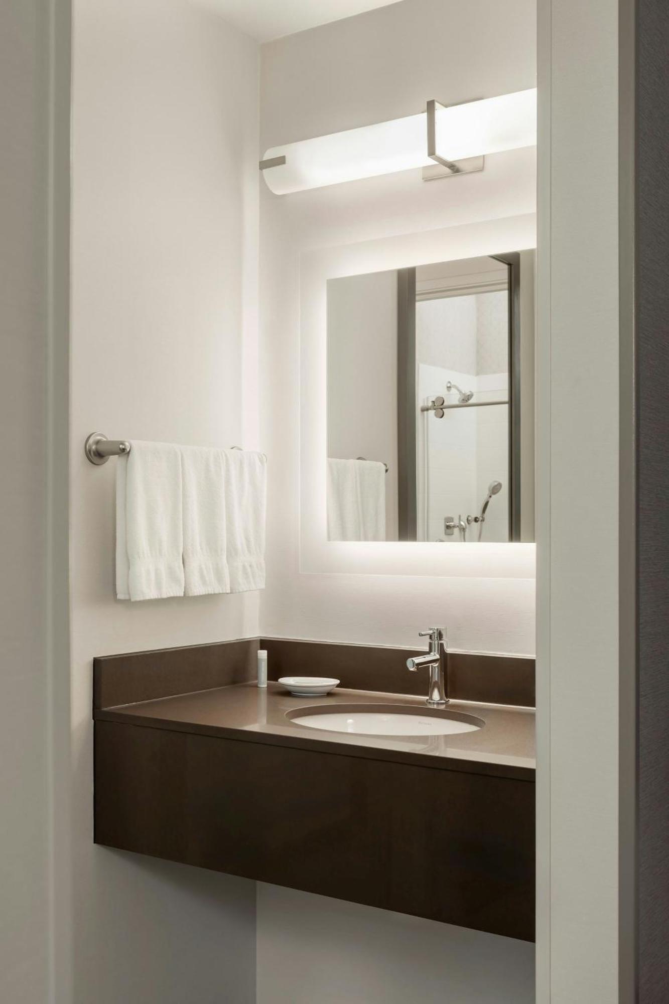 Queen Suite with Two Queen Beds and Trundle Bed - Hearing Accessible
