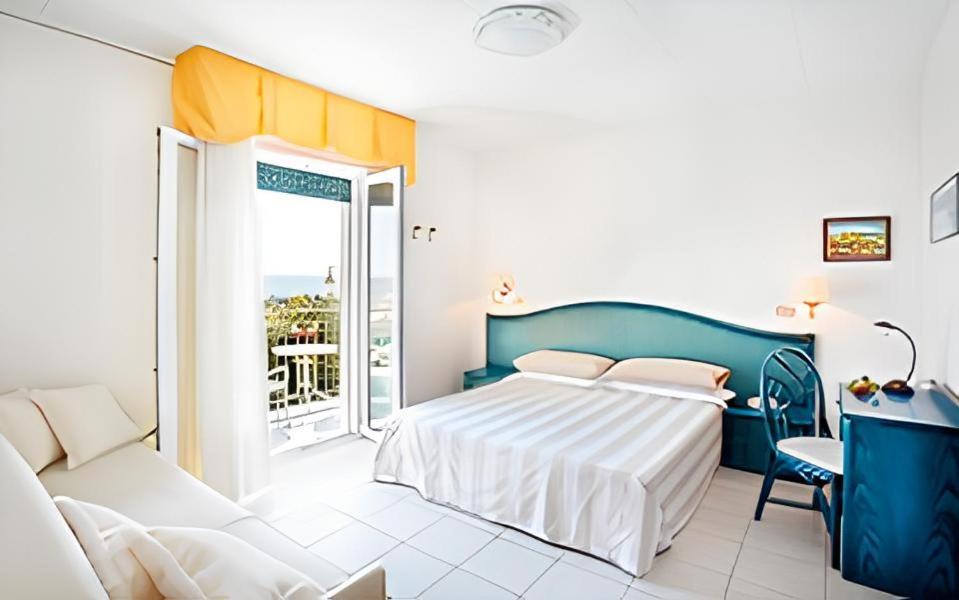 Standard Triple Room with Sea View