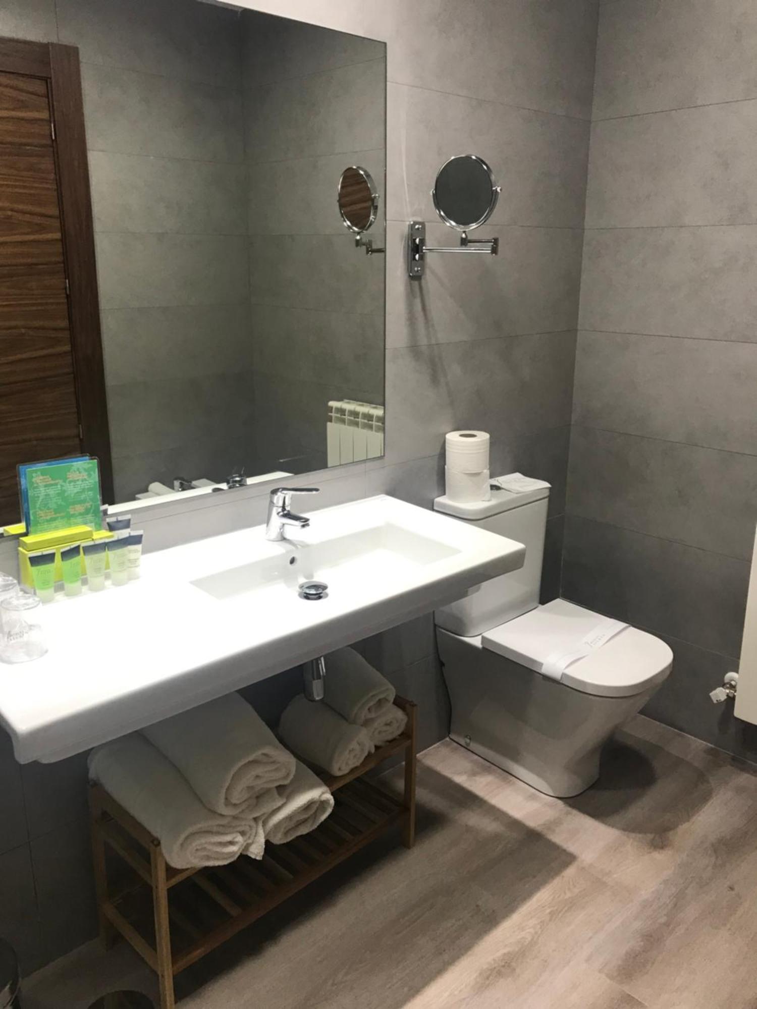 Family Room,1698849886:JPEG