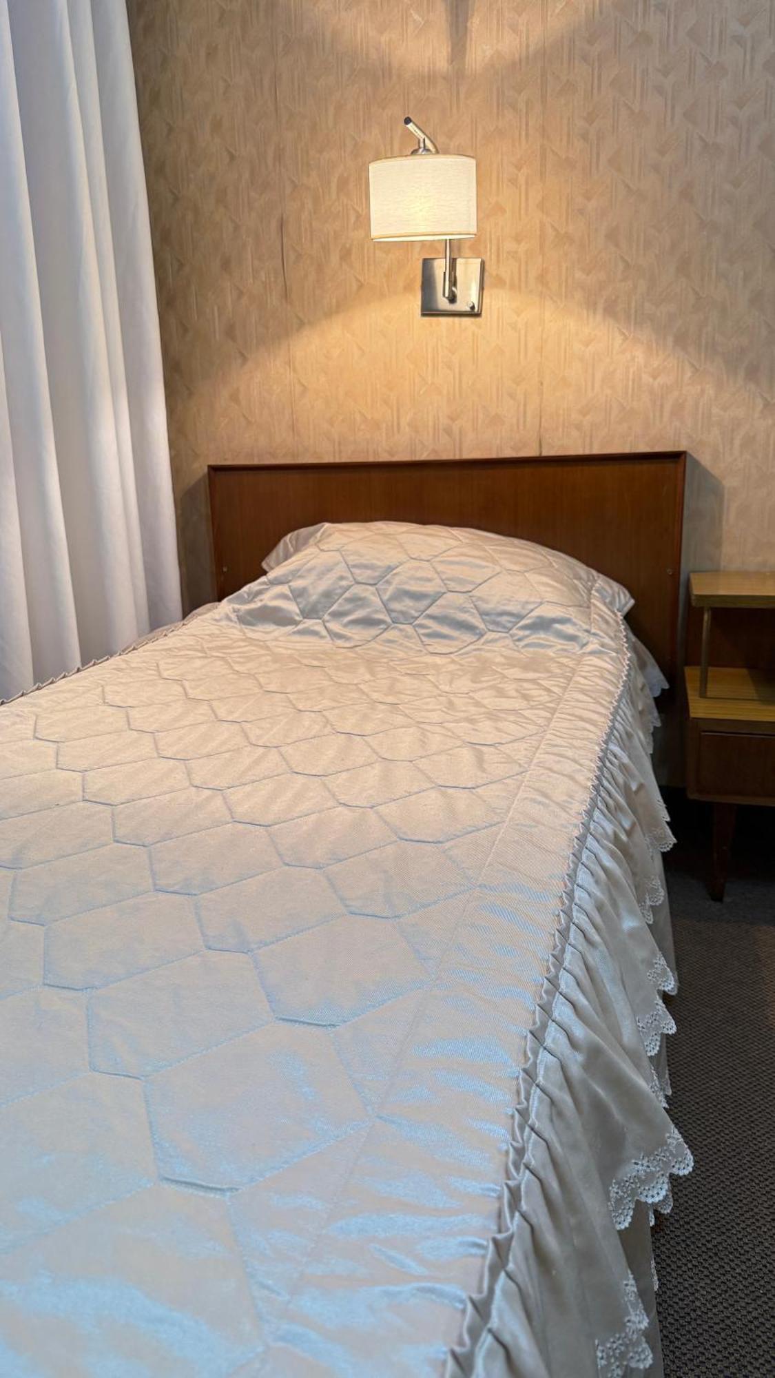 Quarto com 2 Camas de Solteiro