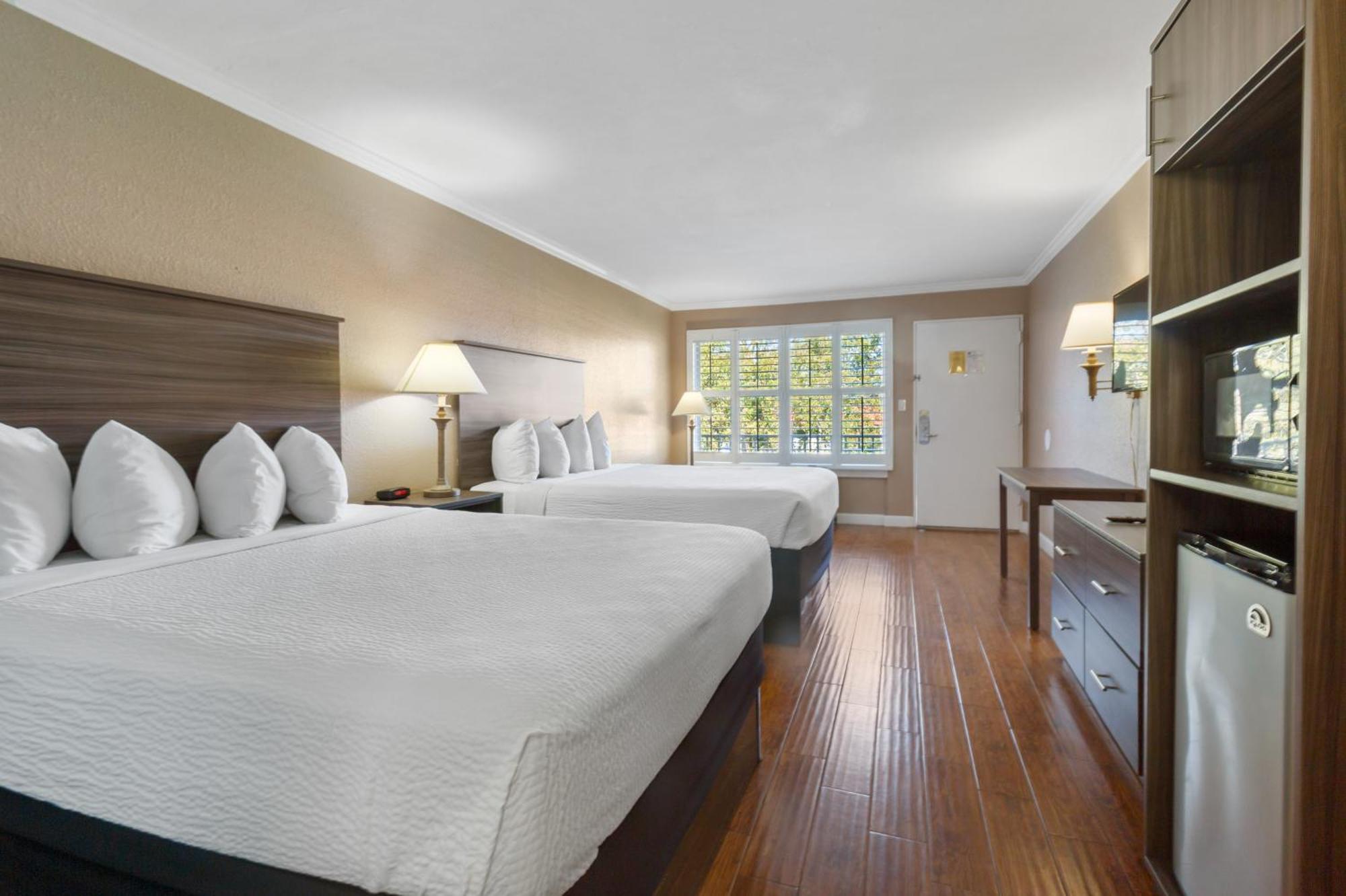 Queen Room Two Queen Beds