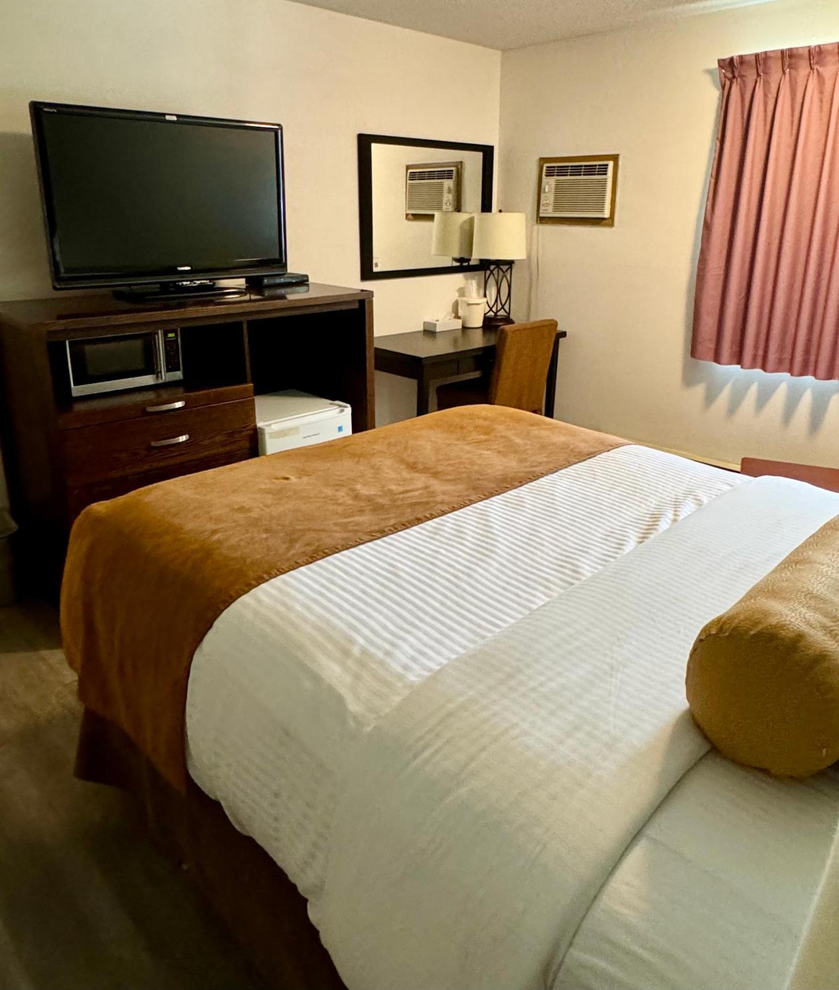 Queen Room,1698936847:JPEG