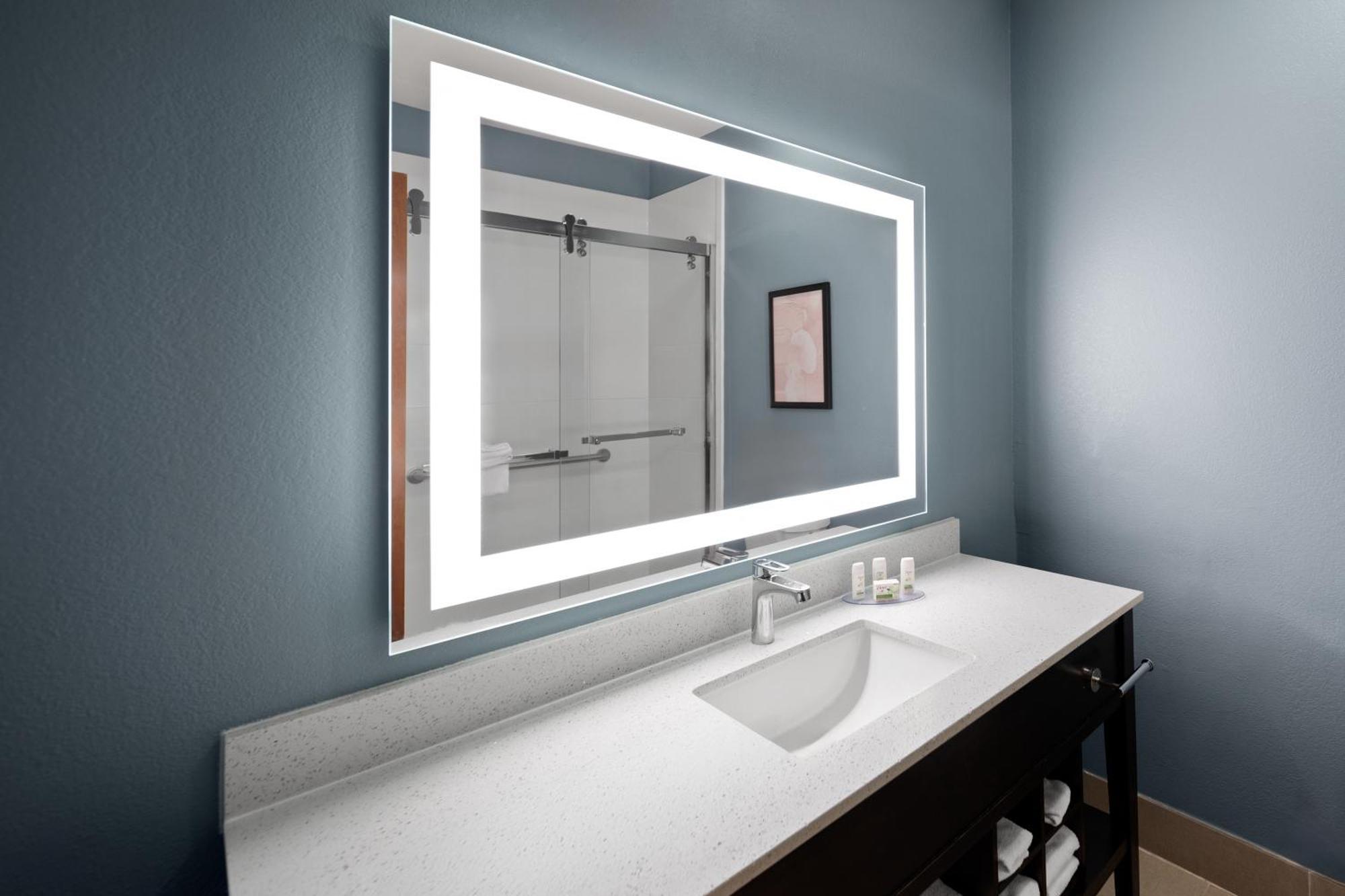 Queen Suite Two Queen Beds Mobility Access Bathtub Grab Bars Non-Smoking,1774487807:JPEG