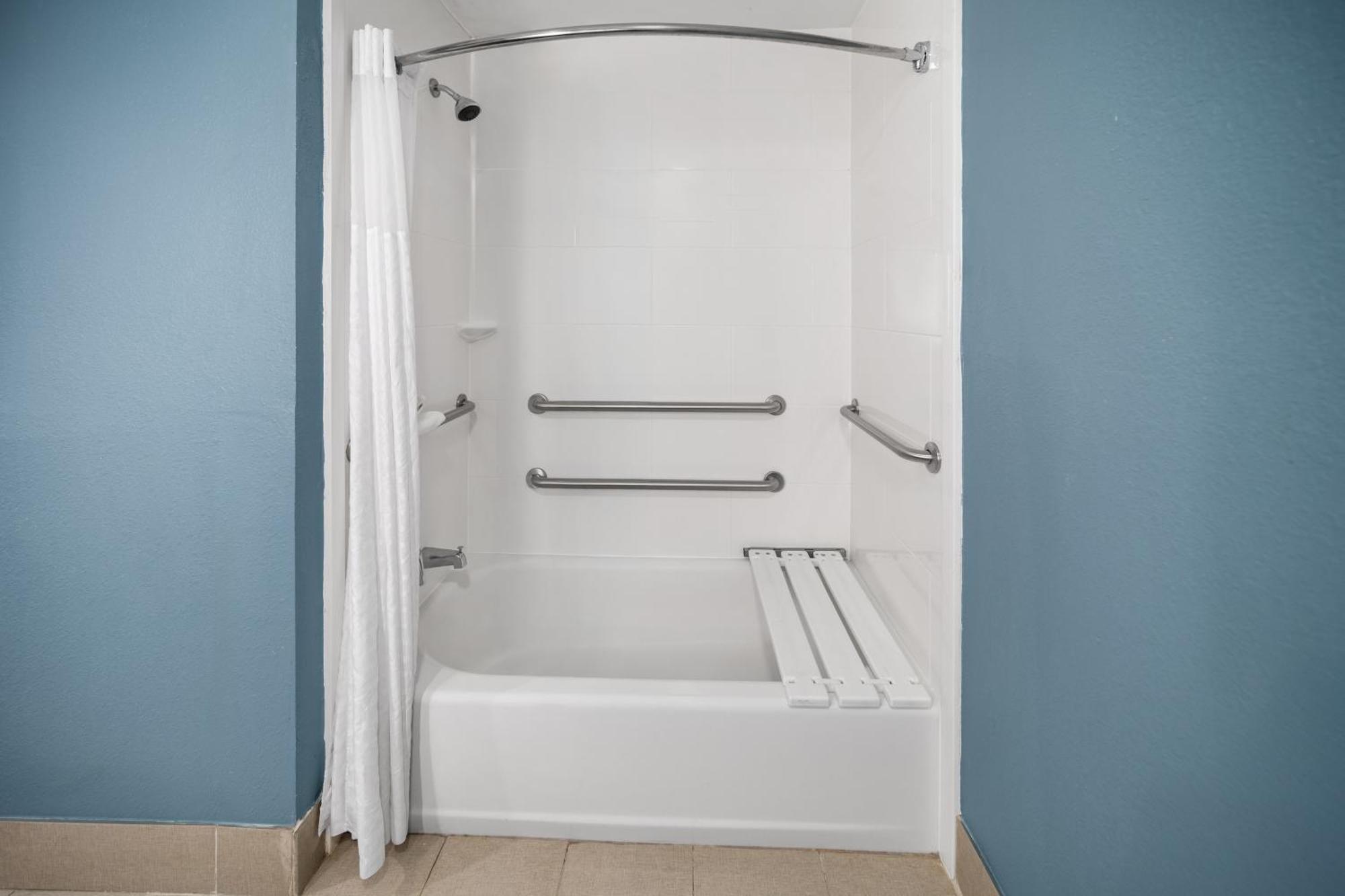 King Suite Mobility Access Bathtub Grab Bars Non-Smoking