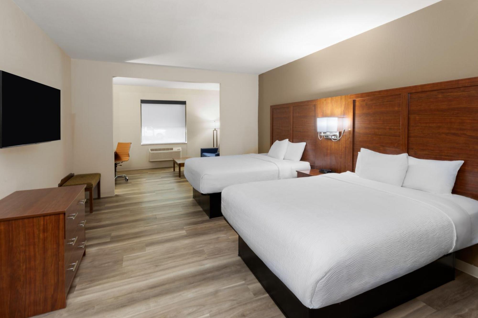 Suite Two Queen Beds Non-Smoking