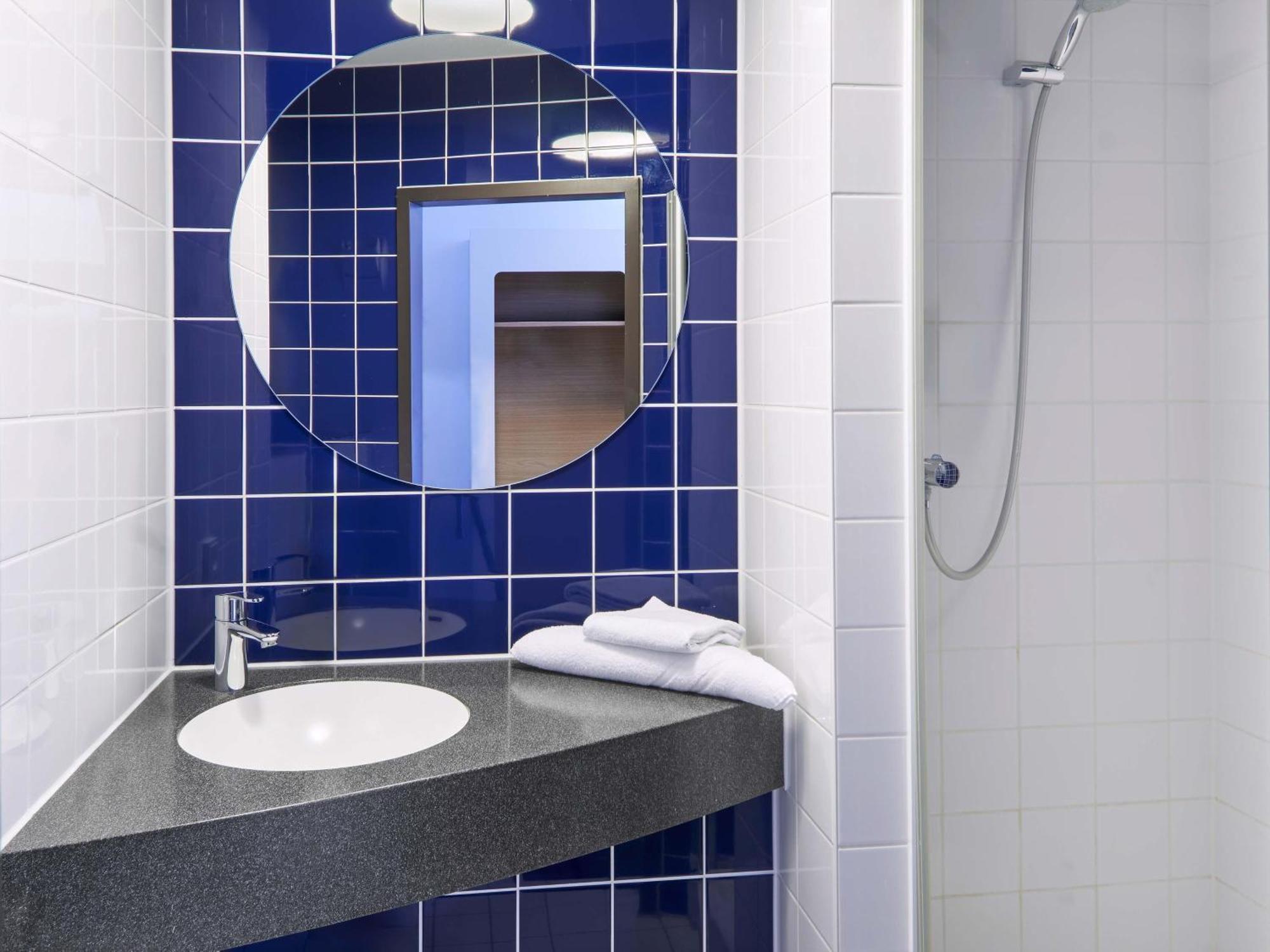 Twin Room,1699097538:JPEG