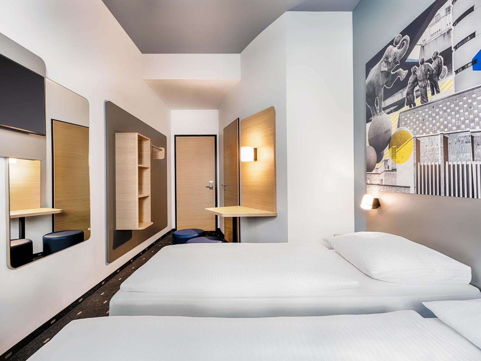 Twin Room,1699413484:JPEG