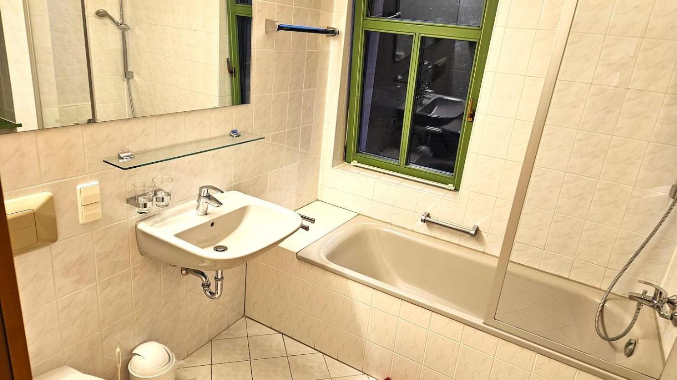 Double Room Private Bathroom
