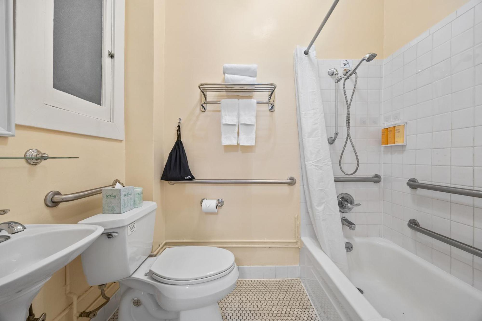 Chambre Lit Queen-size - Accessible aux Personnes à Mobilité Réduite