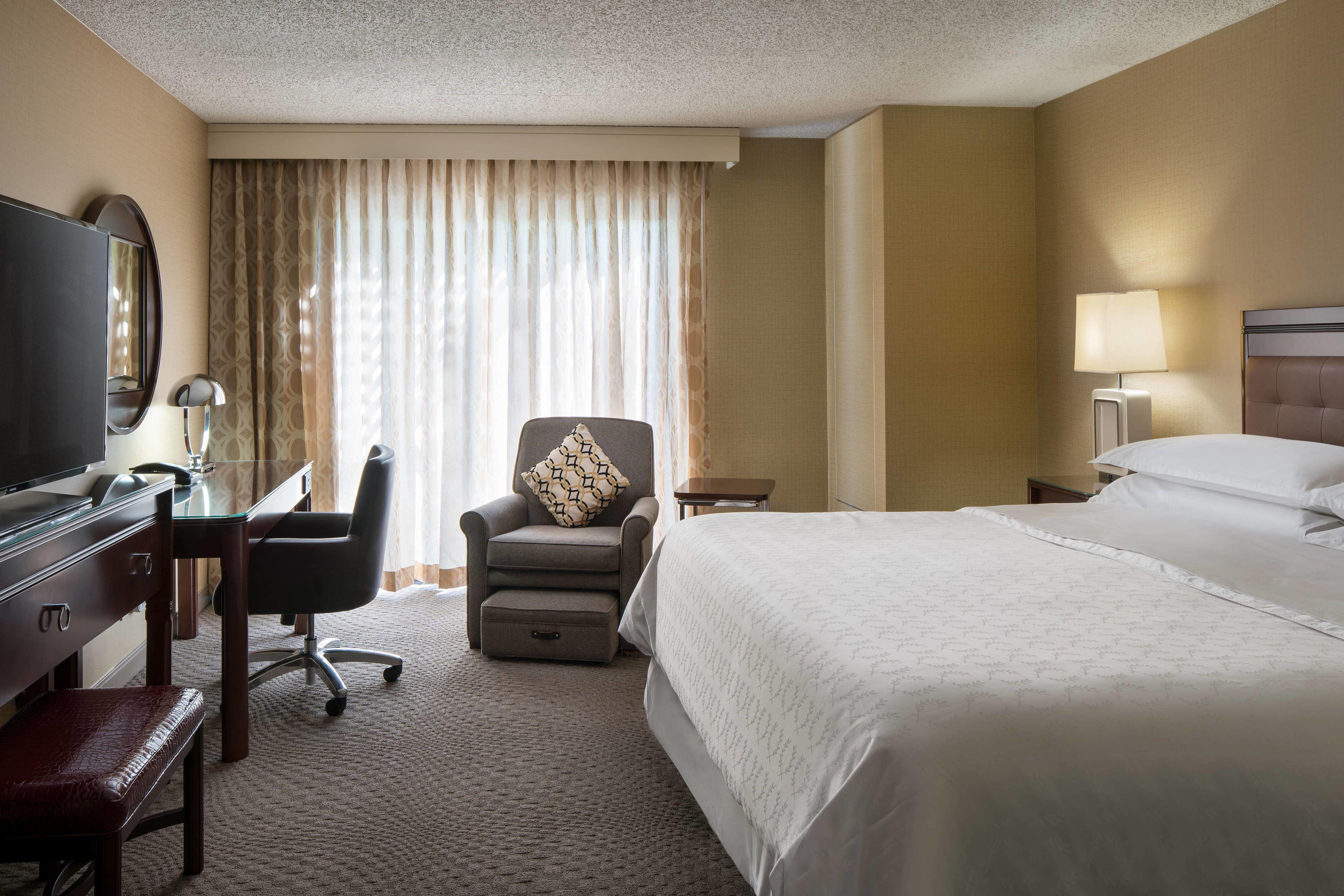 Guest Room, 1 King,1385935448:JPEG