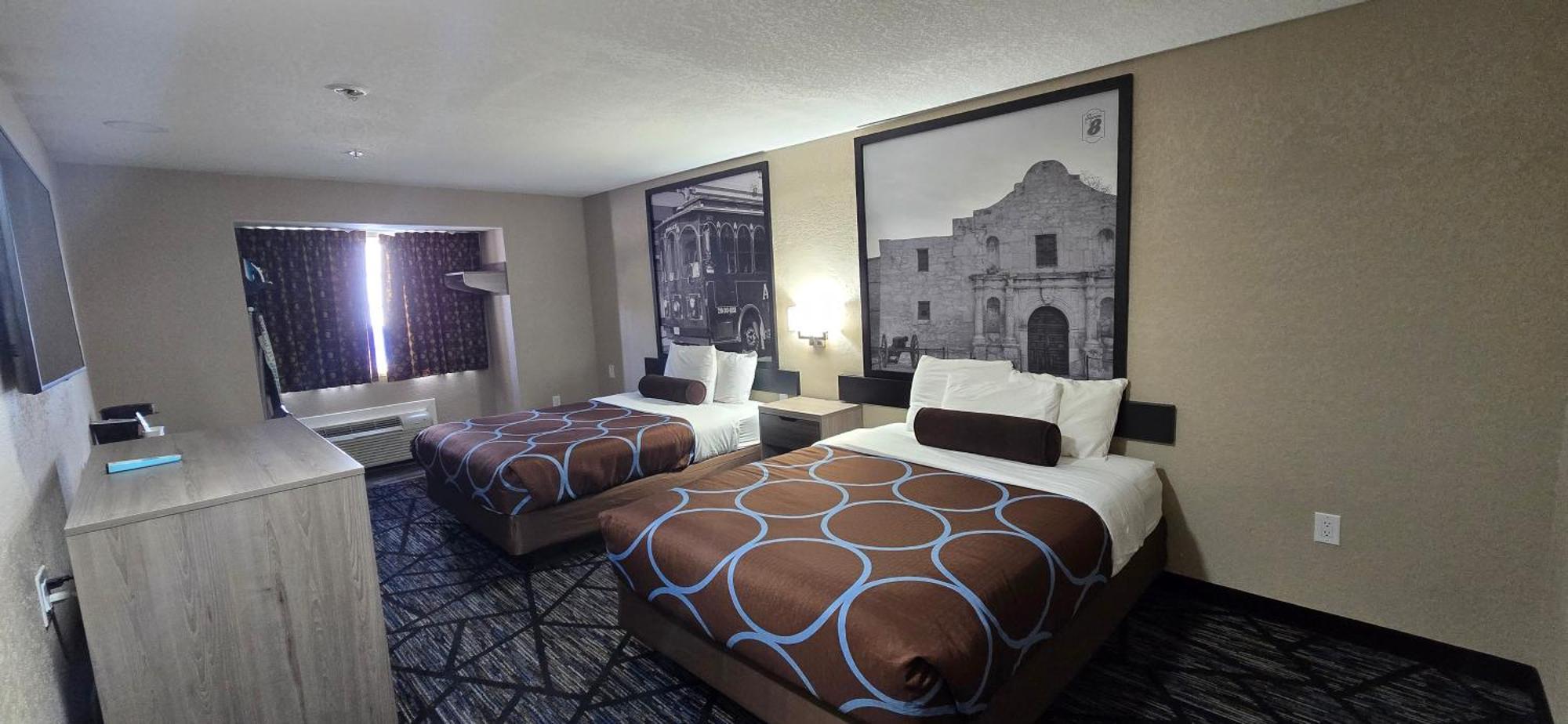 Queen Room Two Queen Beds Mobility Access or Non-Smoking