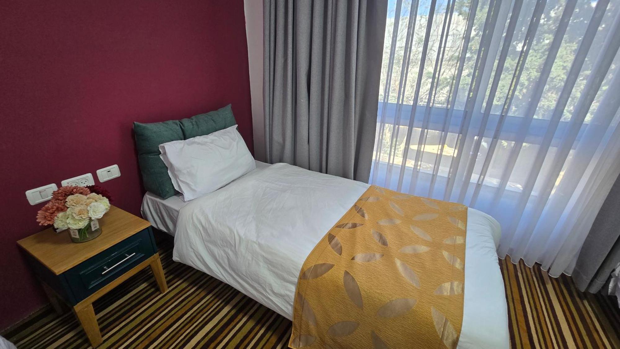 Single Room,1359439013:JPEG