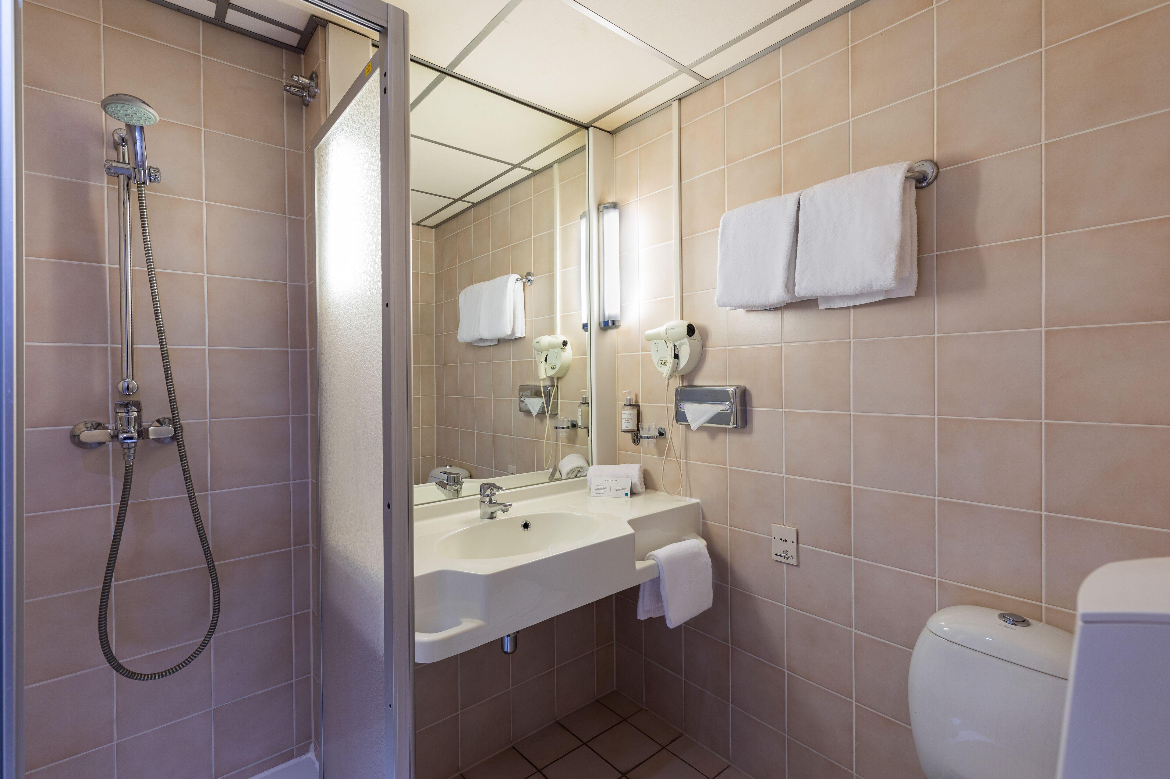 Single Room Shower,945107038:JPEG