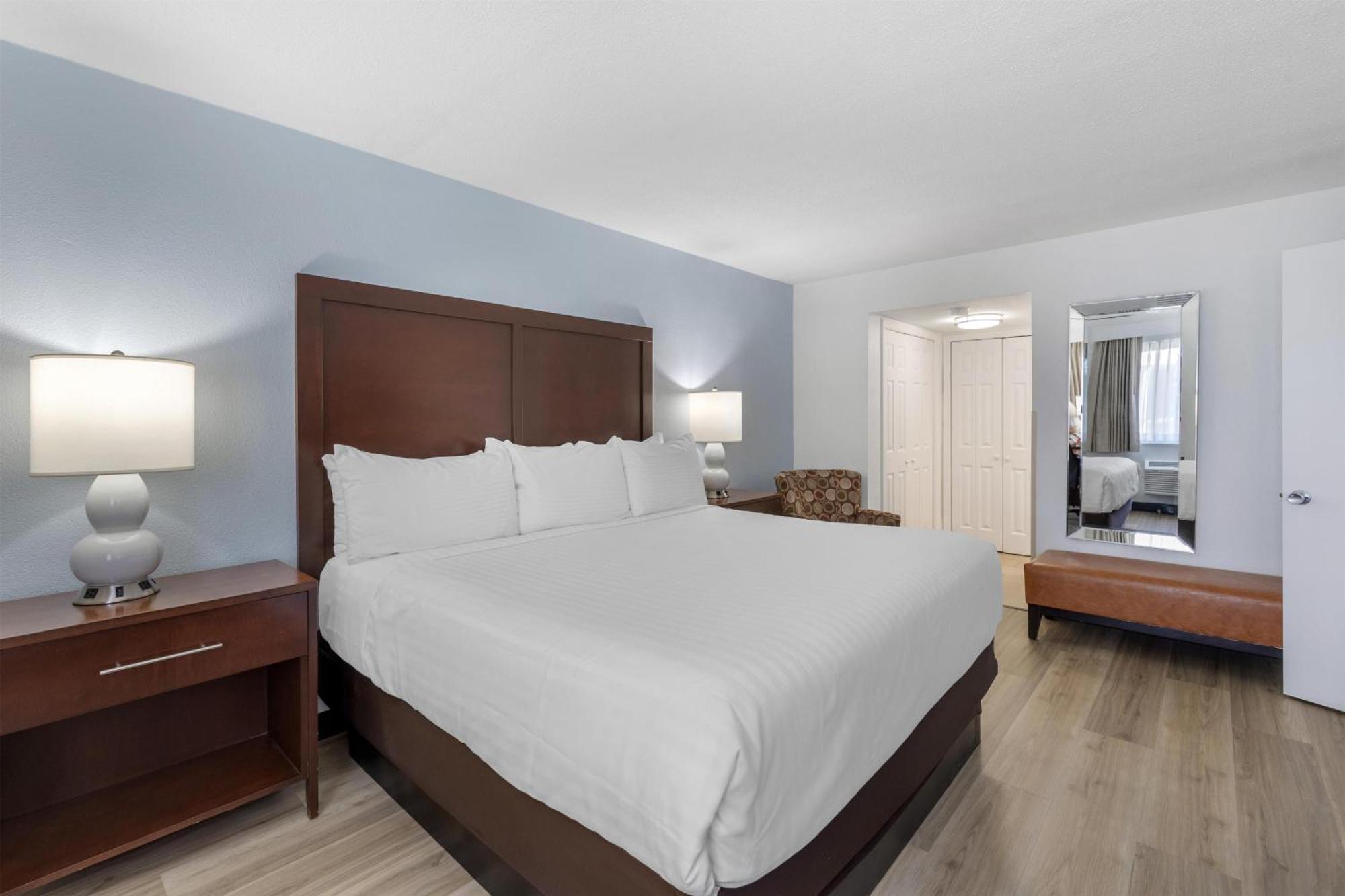 Suíte com Cama King-size e Sofá-cama - Não Fumantes
