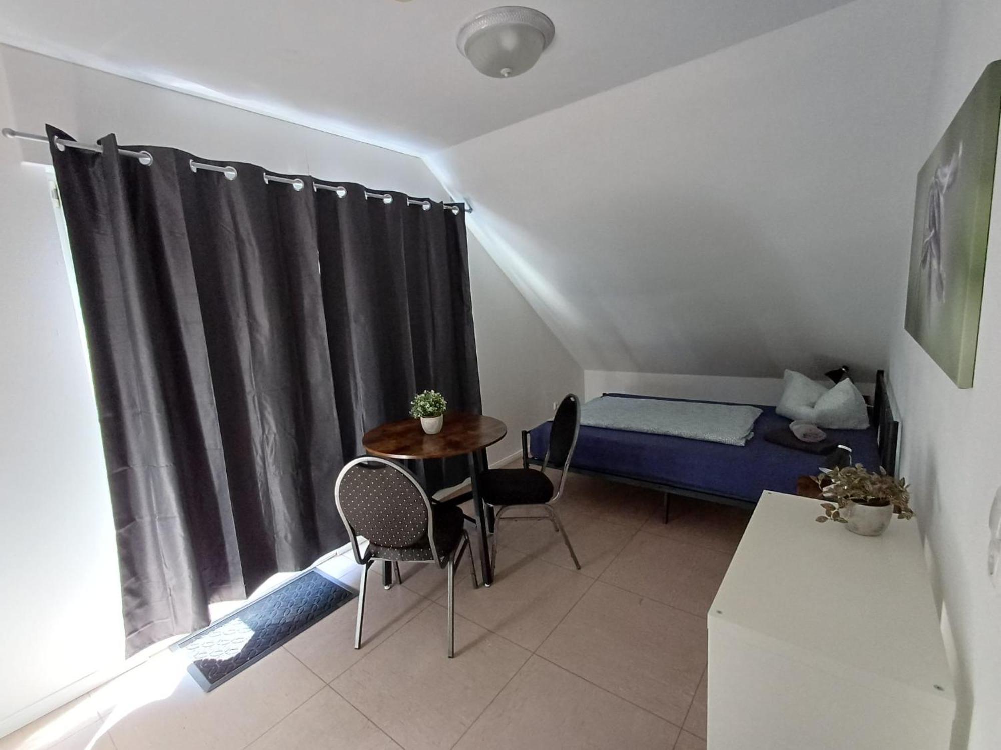 Tweepersoonskamer met Gedeelde Badkamer