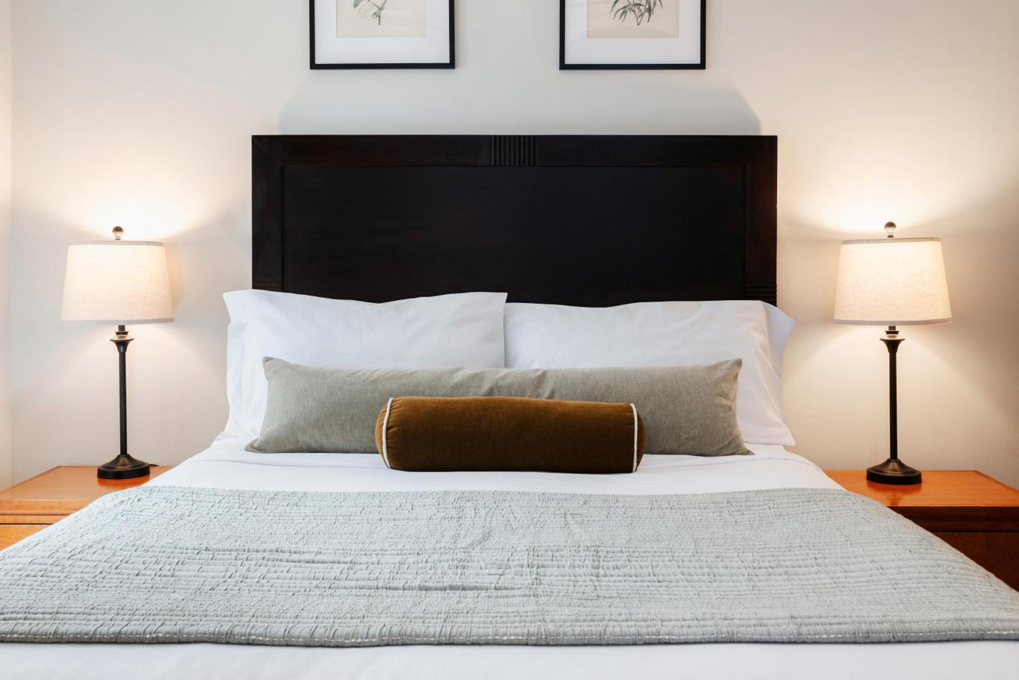 The One-Bedroom Penthouse Apartment,1742593134:JPEG