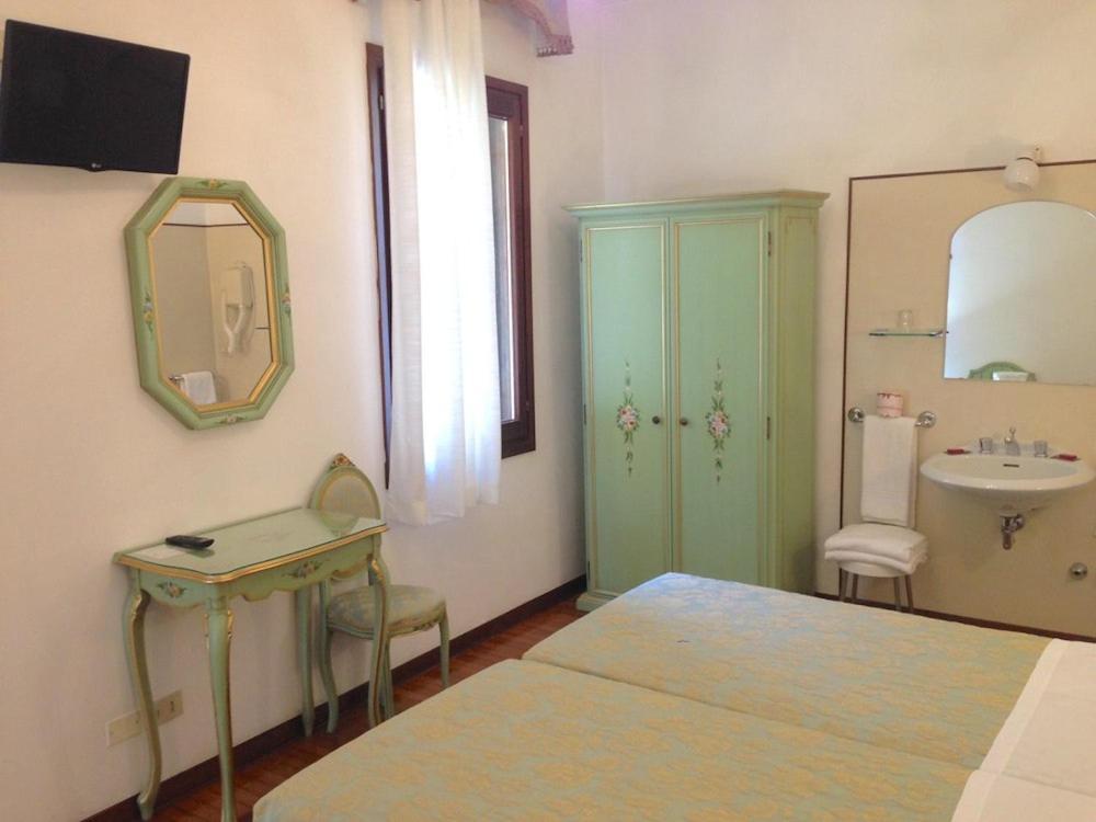 Habitación Doble con baño privado externo - 1 o 2 camas