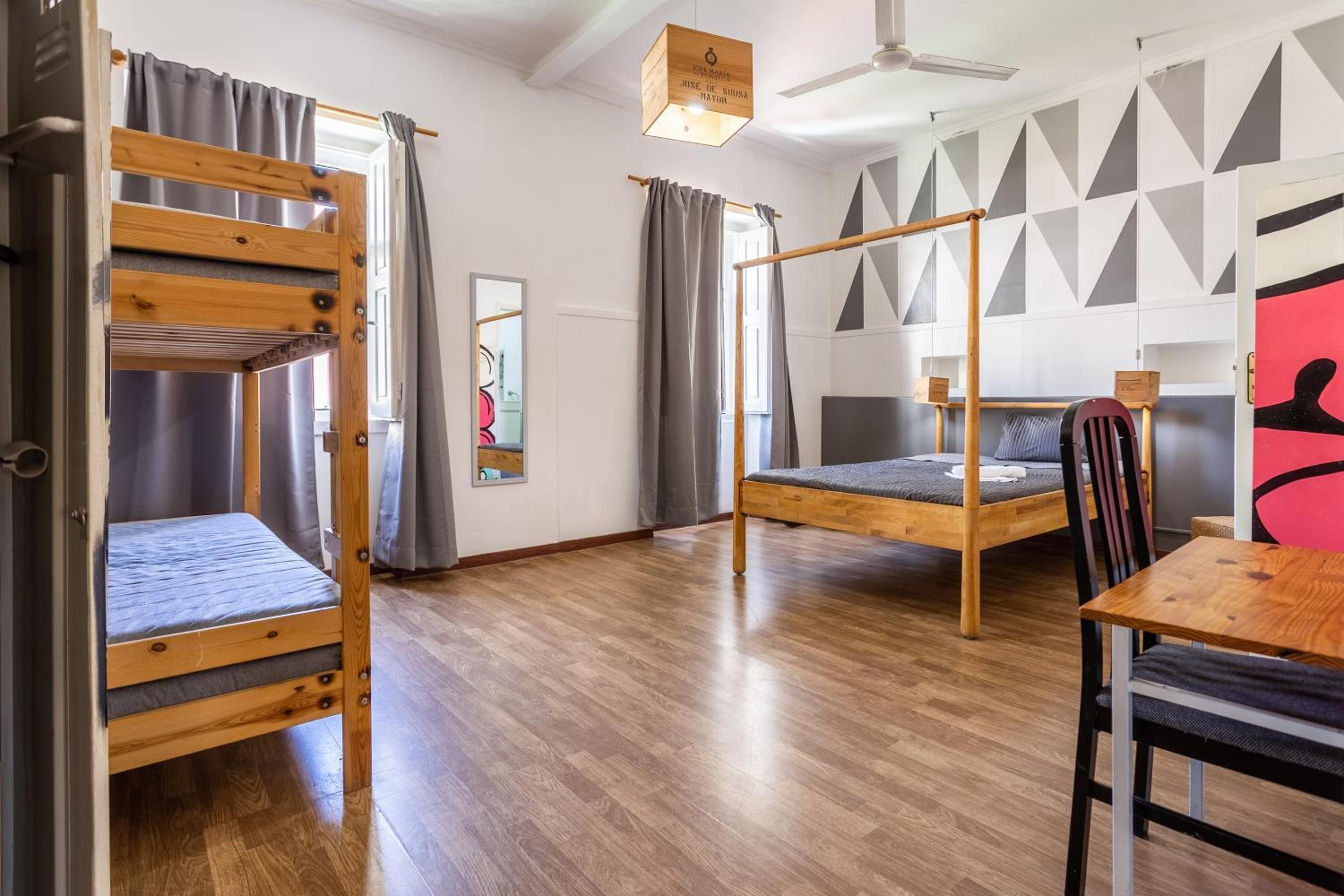 Quarto Familiar com Casa de Banho Partilhada