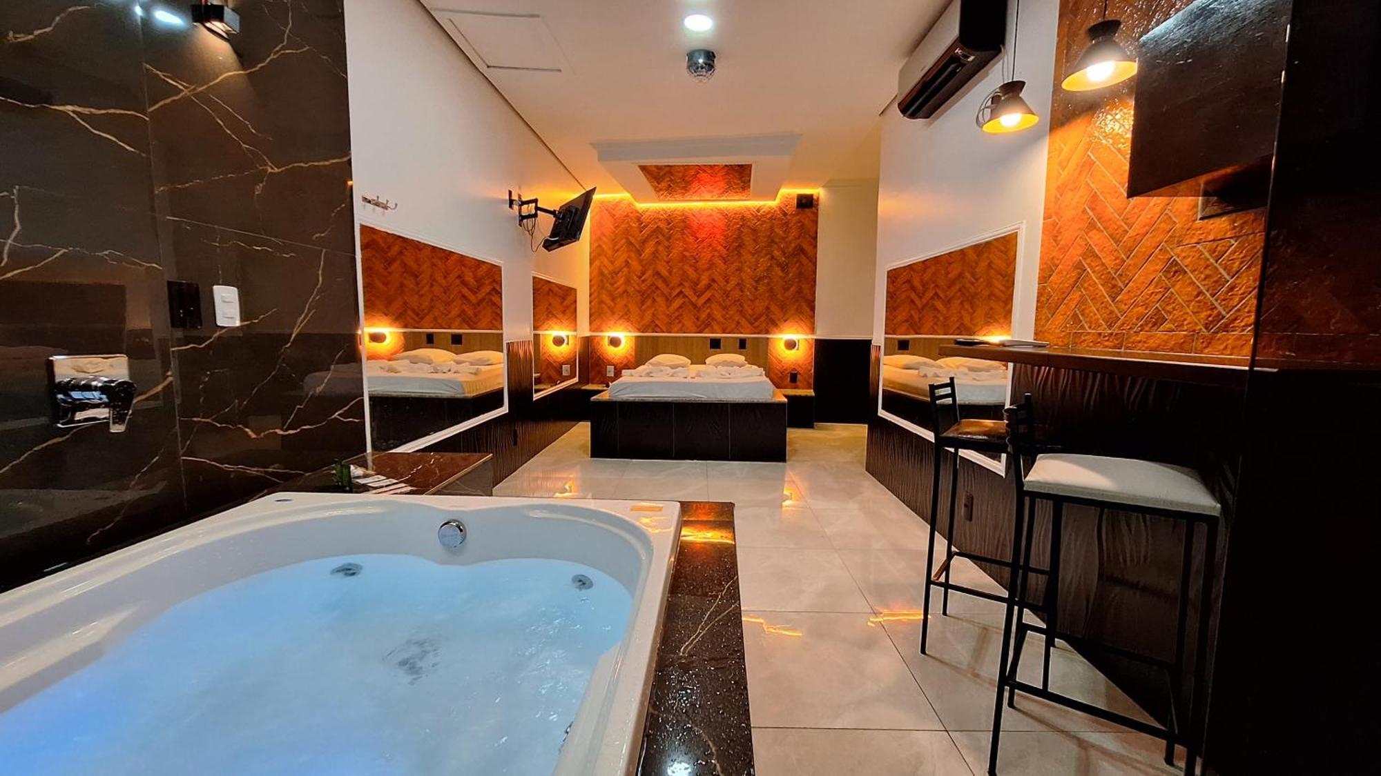Deluxe Double Room Bath,1727746407:JPEG