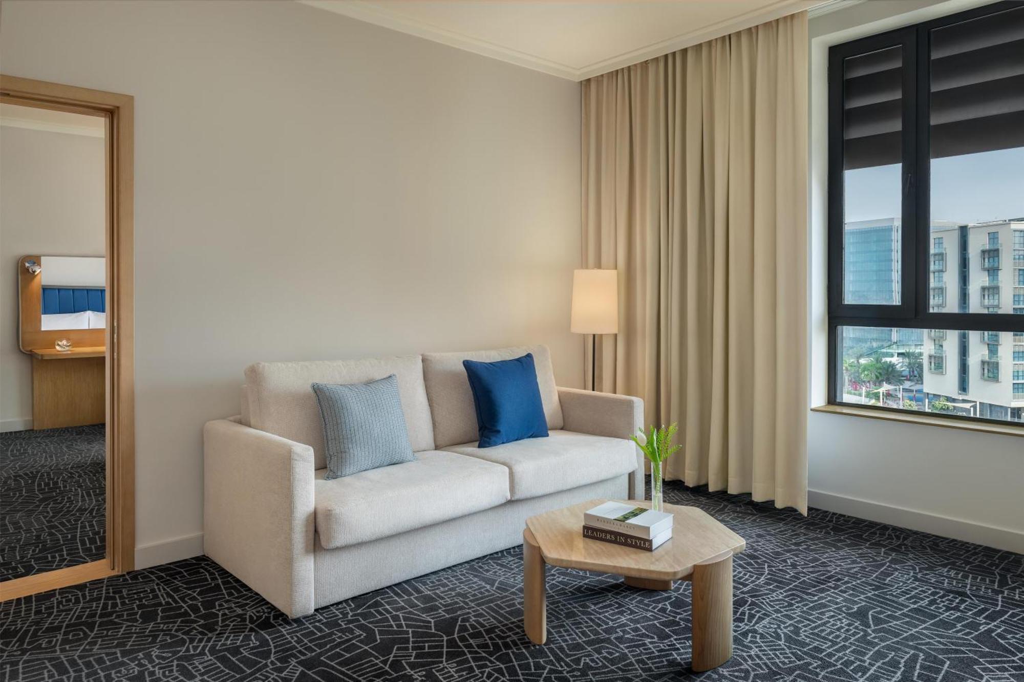 Deluxe Family Suite with Plaza View - Theme Park Access