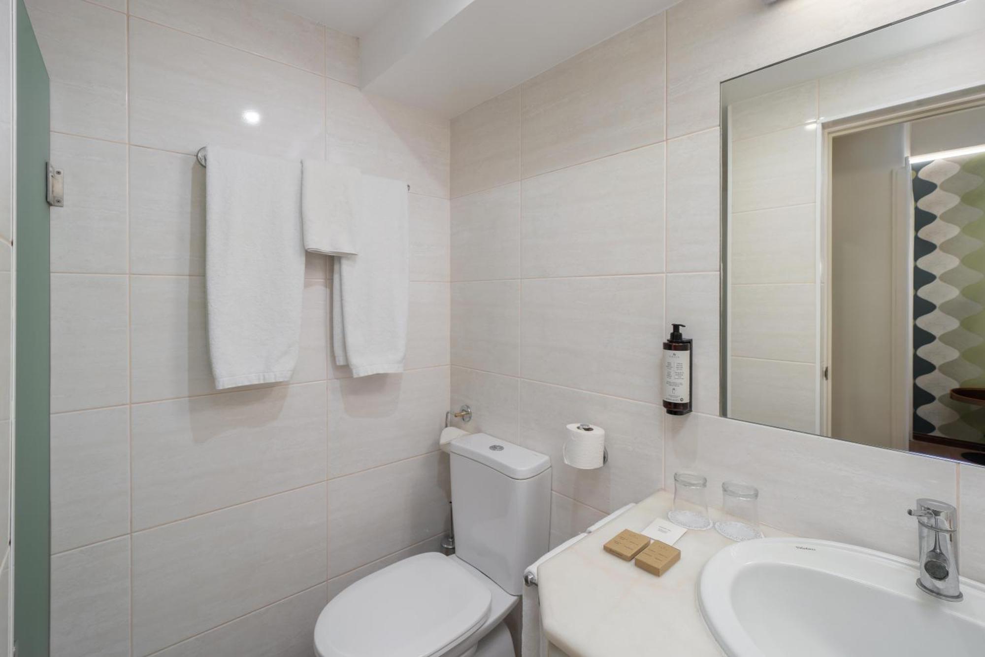 Family Room,1739442839:JPEG