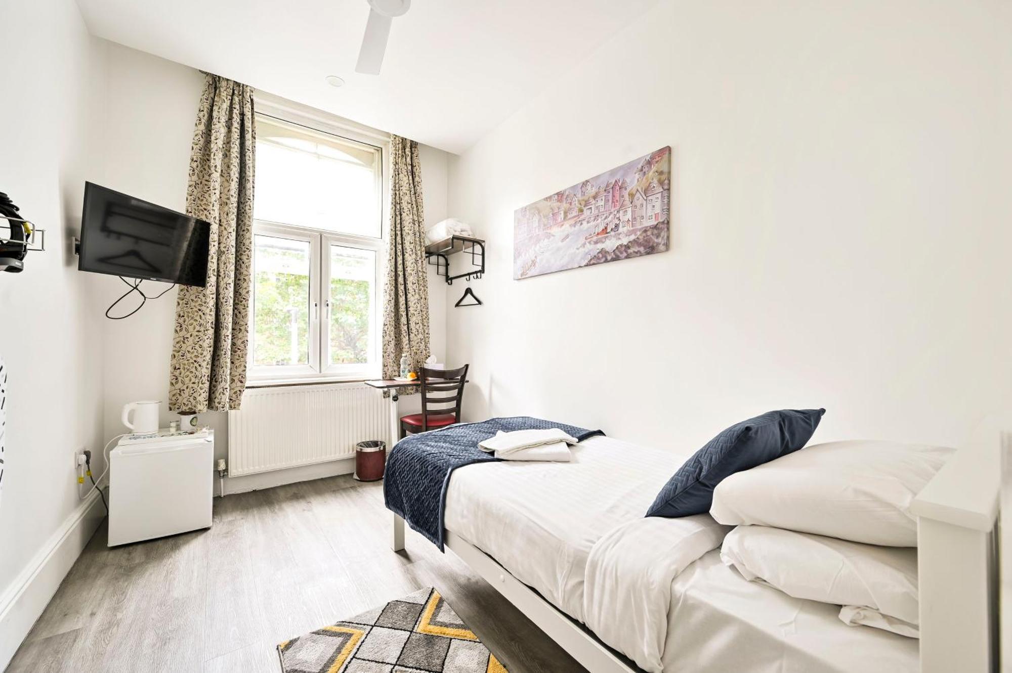 Quarto Individual com Banheiro Compartilhado