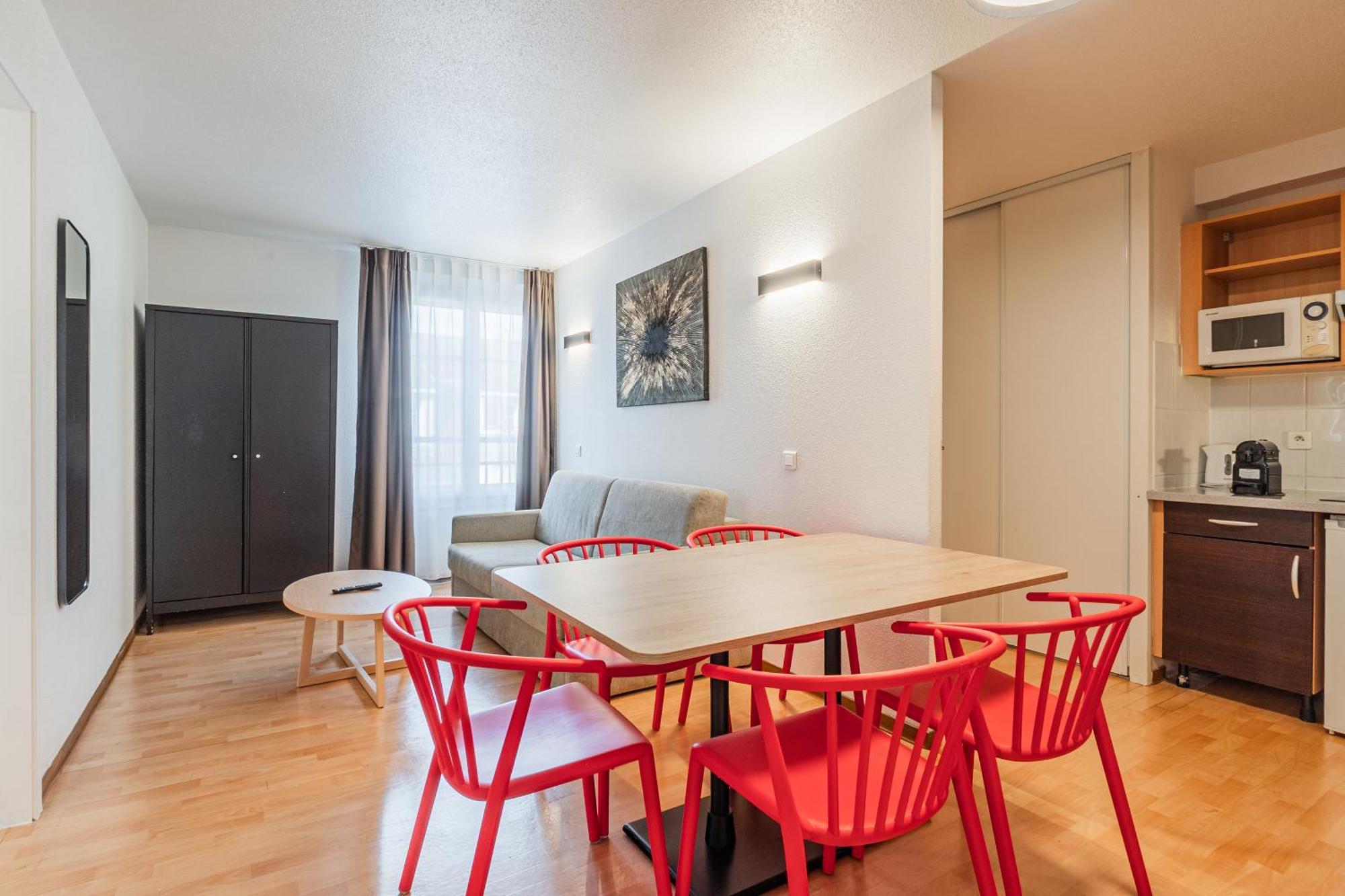 Apartment (6 Adults)