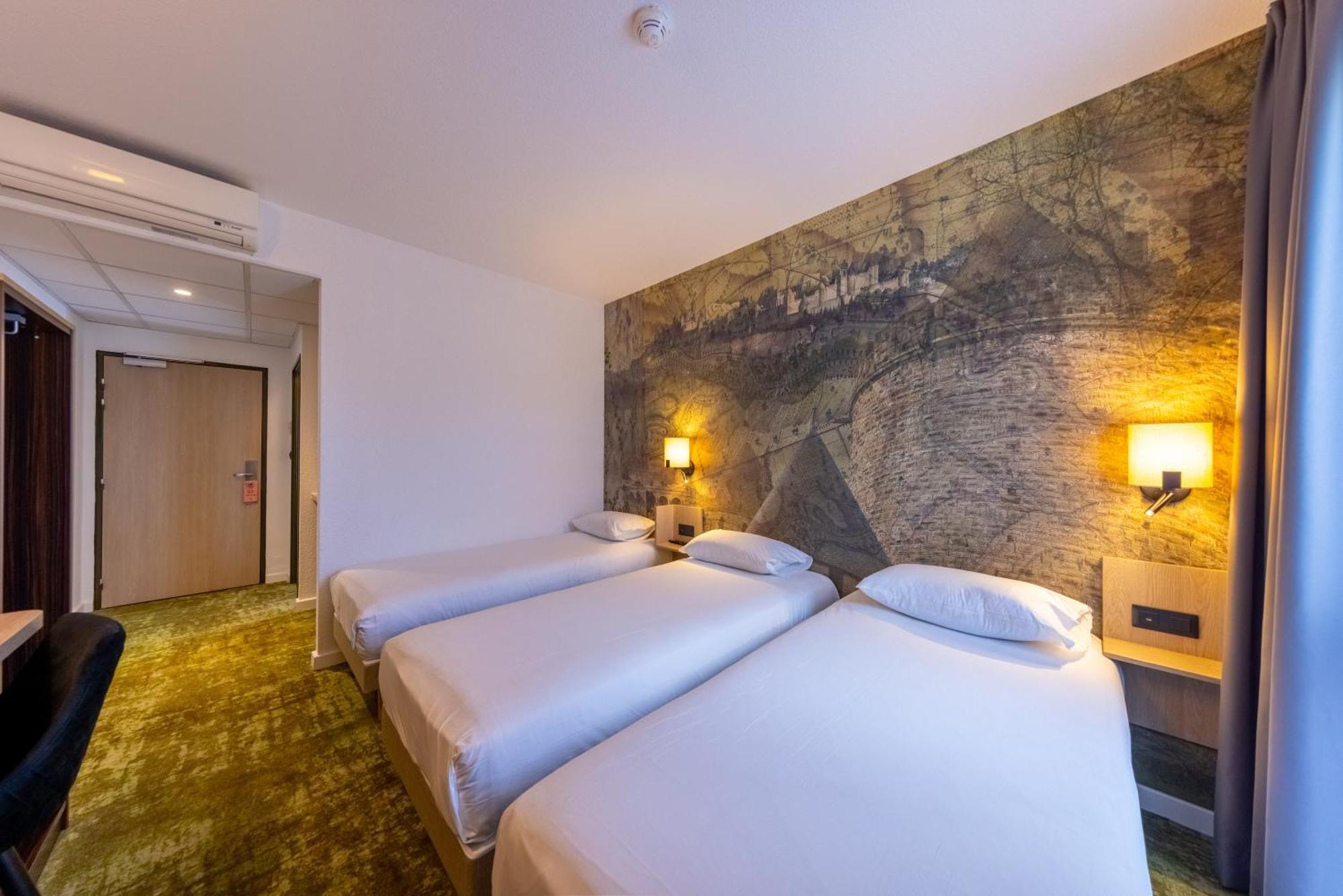 Triple Room 3 Single Beds