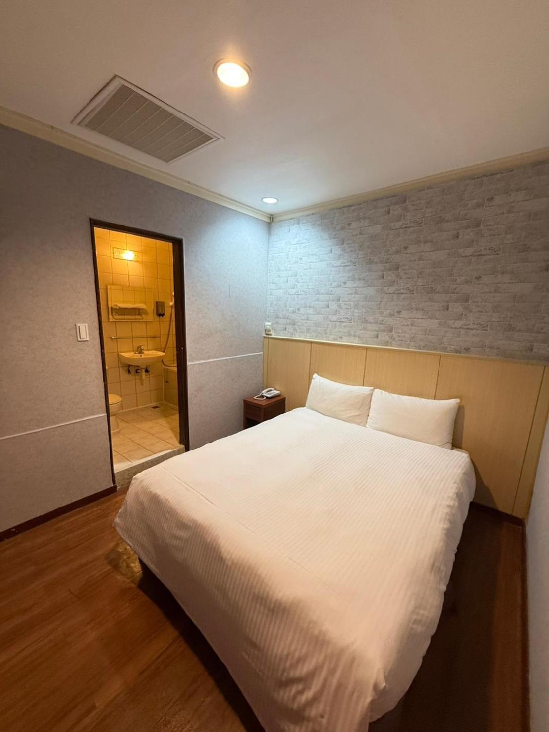 Budget Double Room No WindowNo space