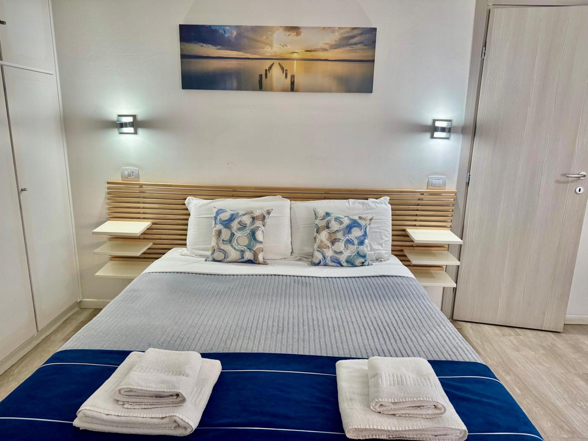 Double Room,1742950825:JPEG