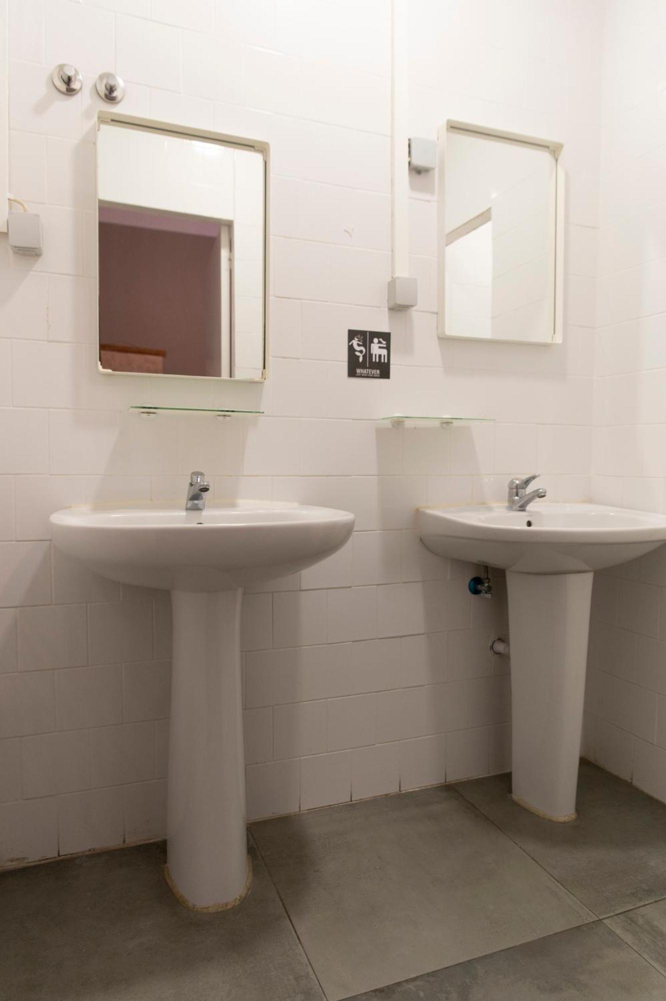 Tweepersoonskamer met Gedeelde Badkamer
