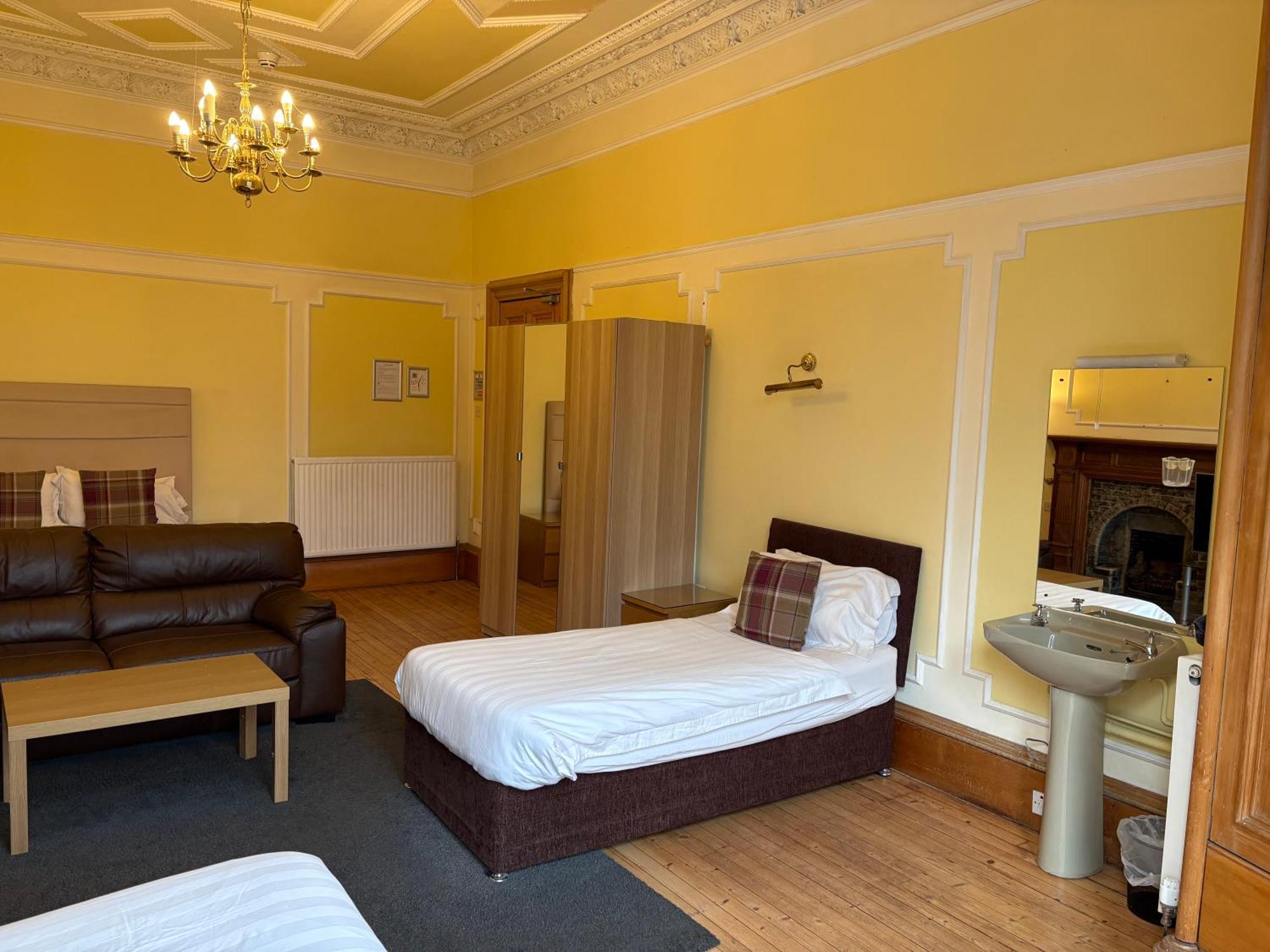 Very Large Standard Family Room,1742984829:JPEG