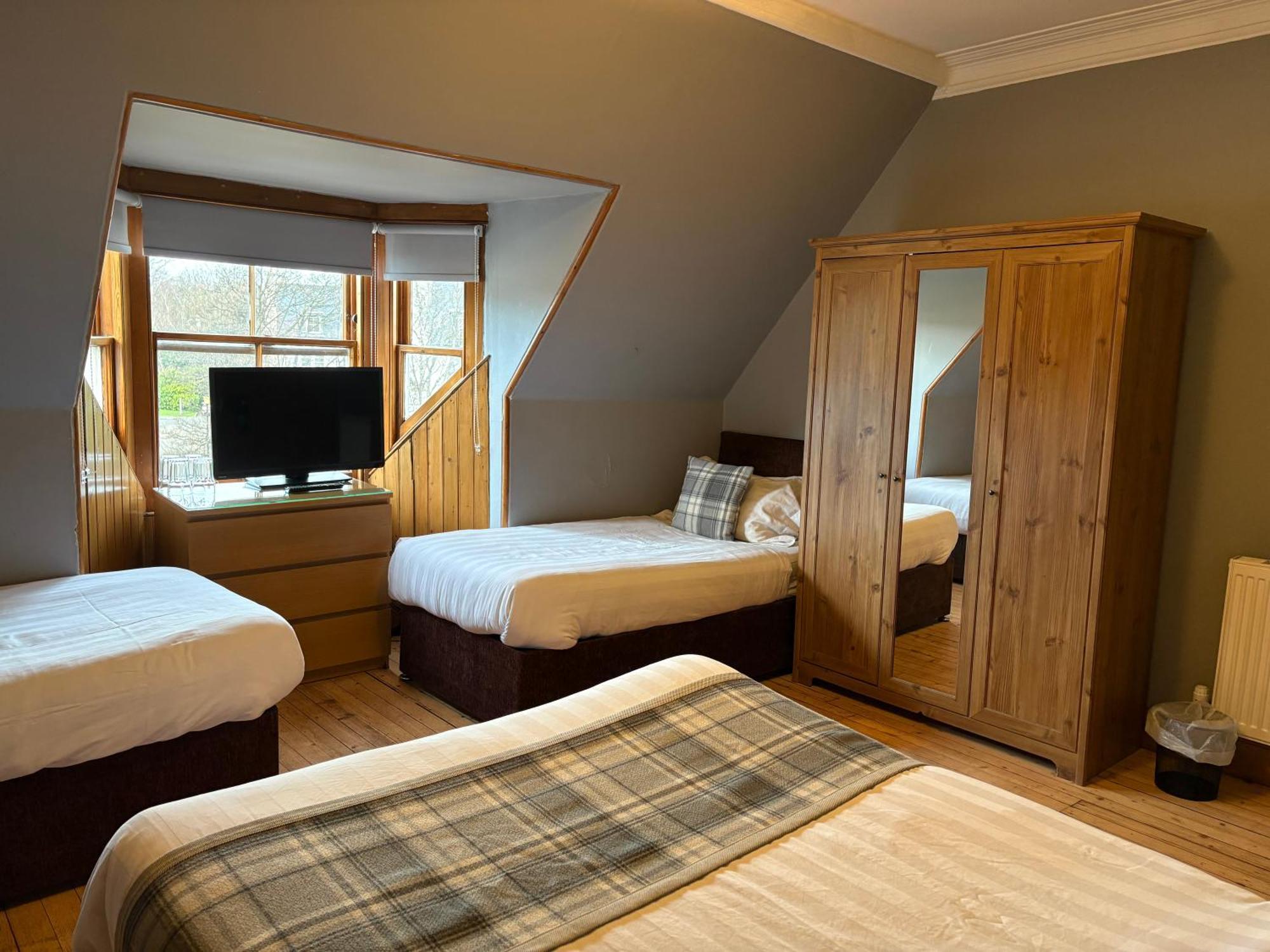 Quadruple en suite Room,1742984861:JPEG