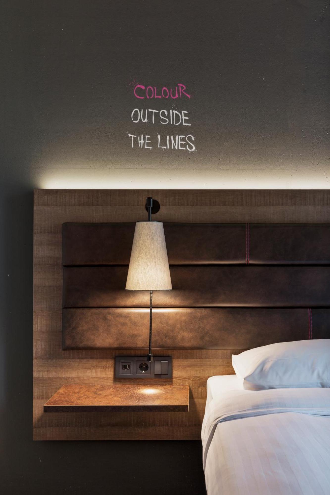 Moxy Sleeper Queensize Bed