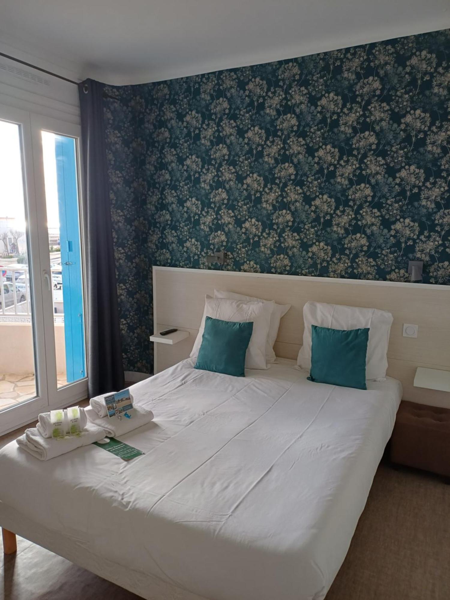 Double Room Balcony Sea Street View